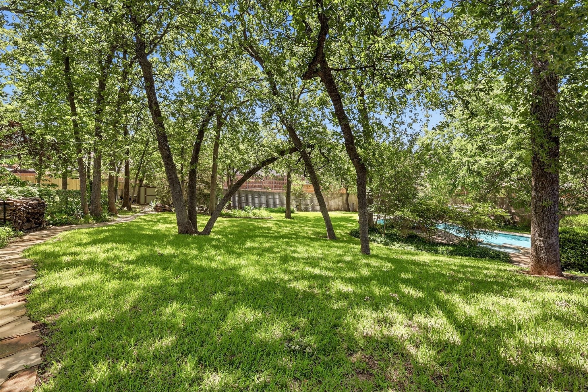 3813 Cambridge Circle W