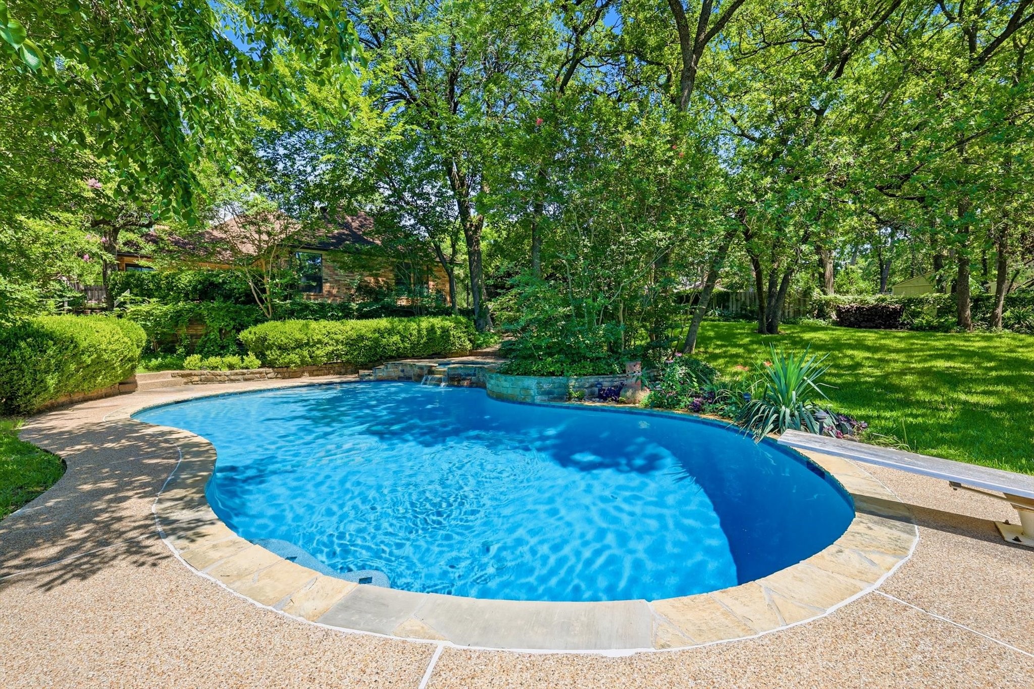 3813 Cambridge Circle W