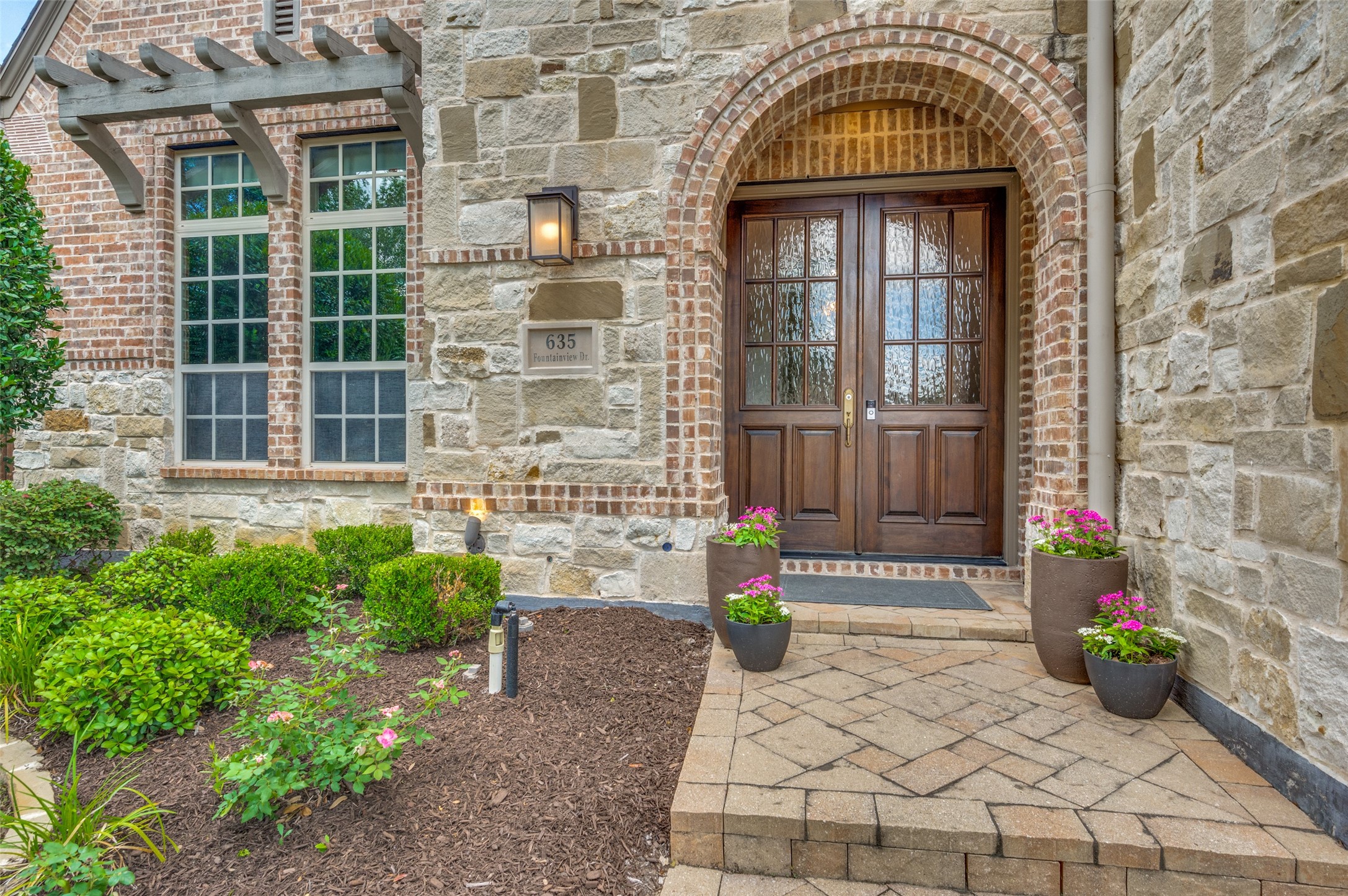 635 Fountainview Drive