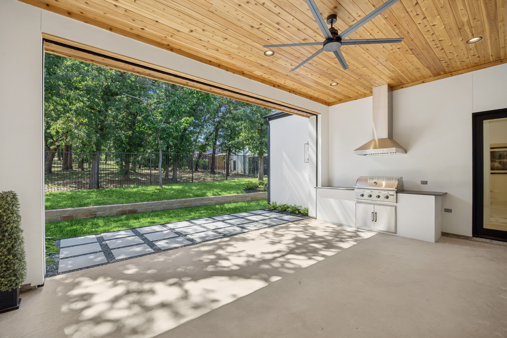 225 Metairie Lane