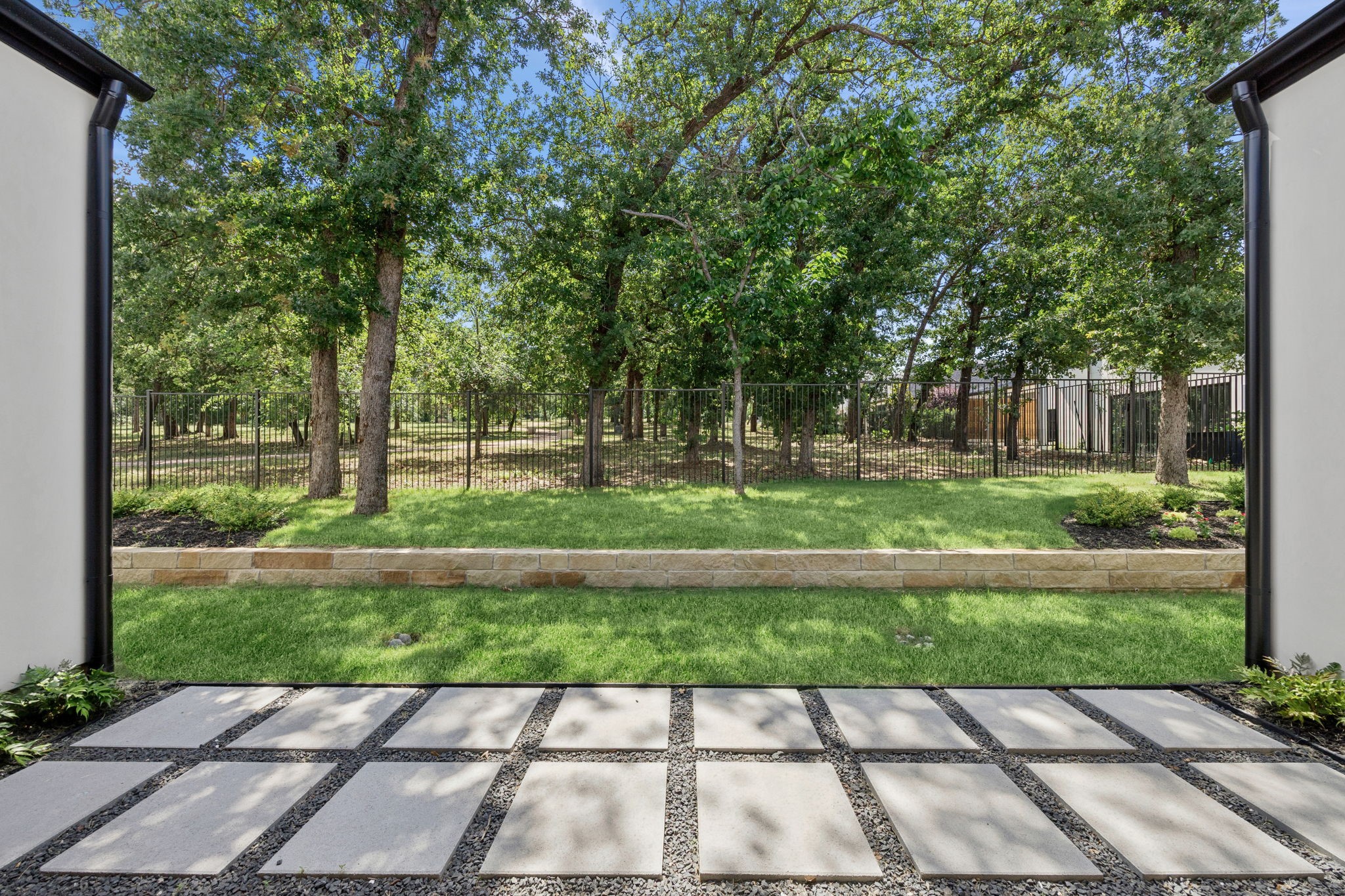 225 Metairie Lane