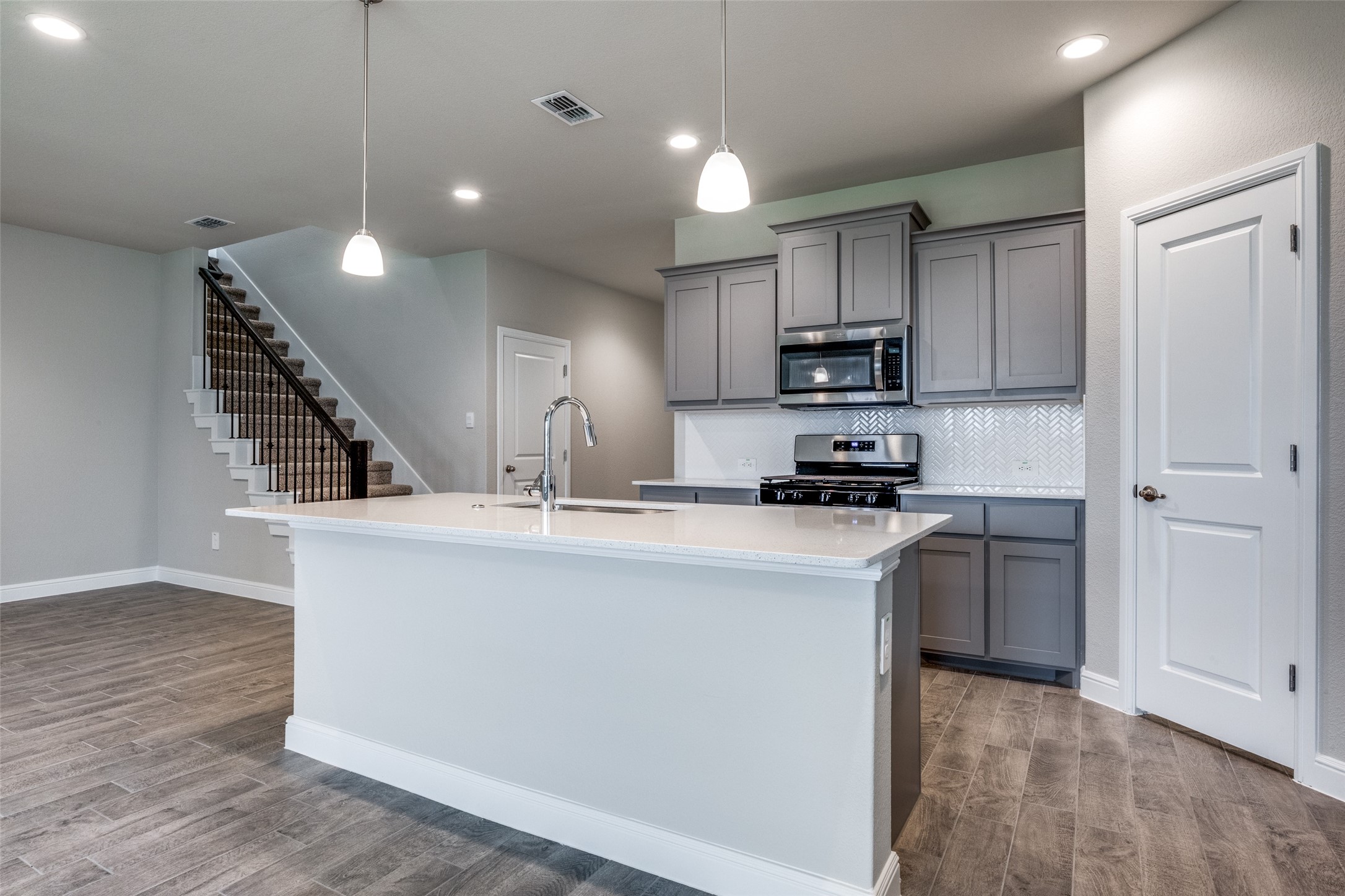 1224 Southwark Drive