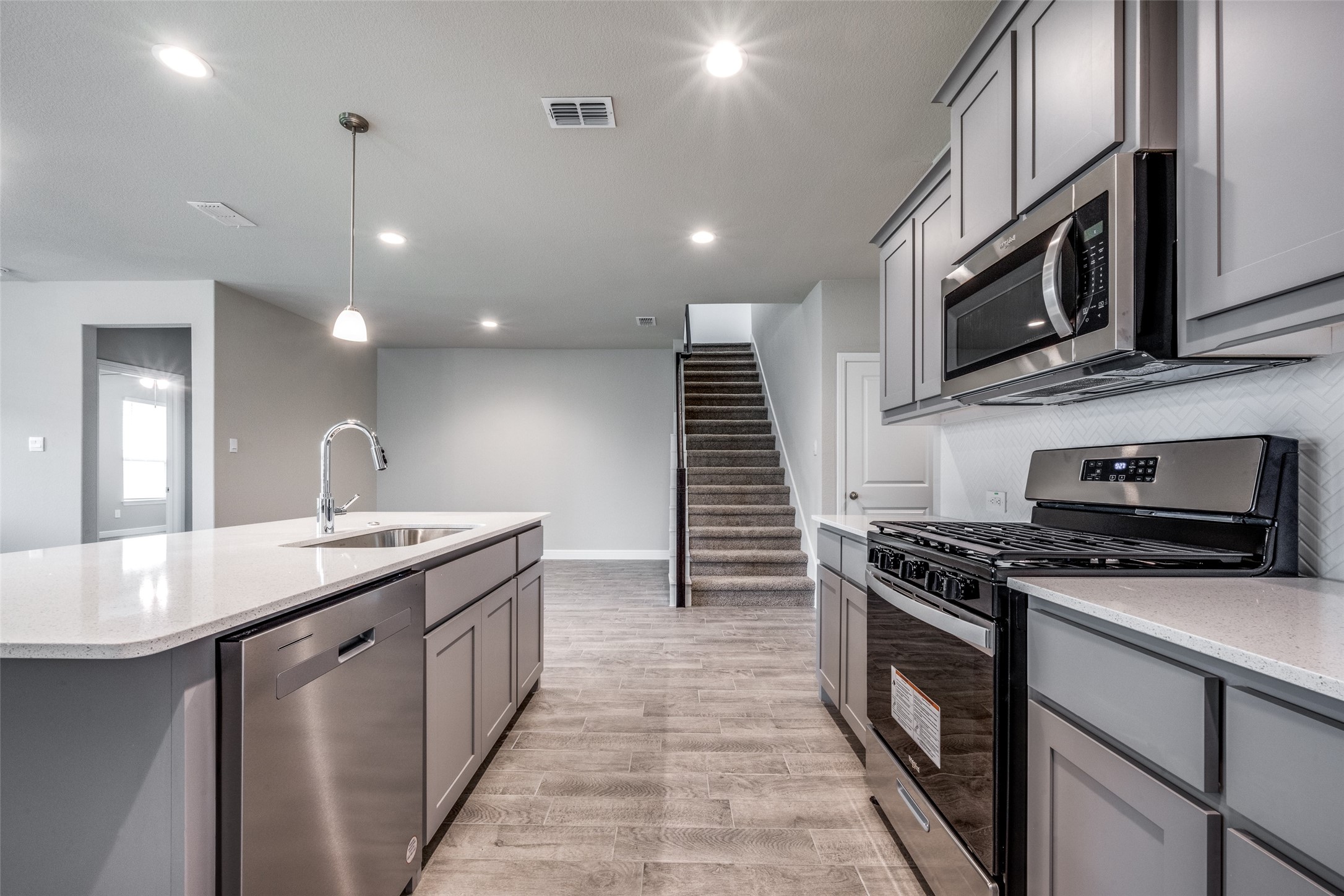 1224 Southwark Drive