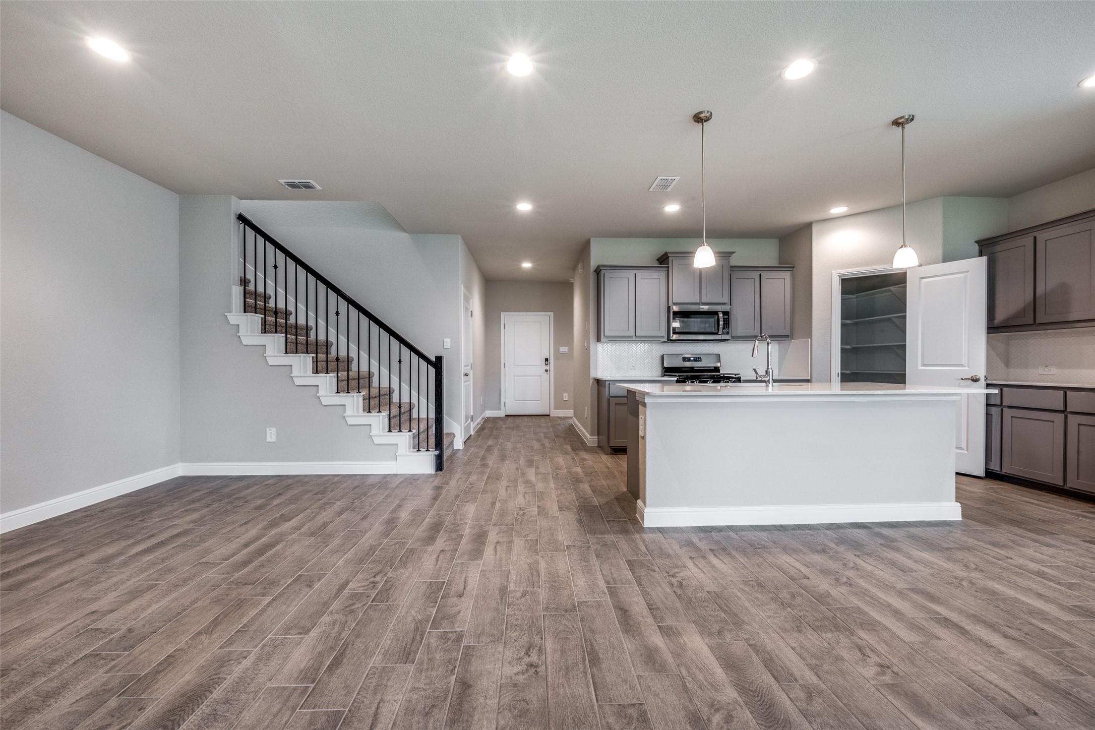 1224 Southwark Drive