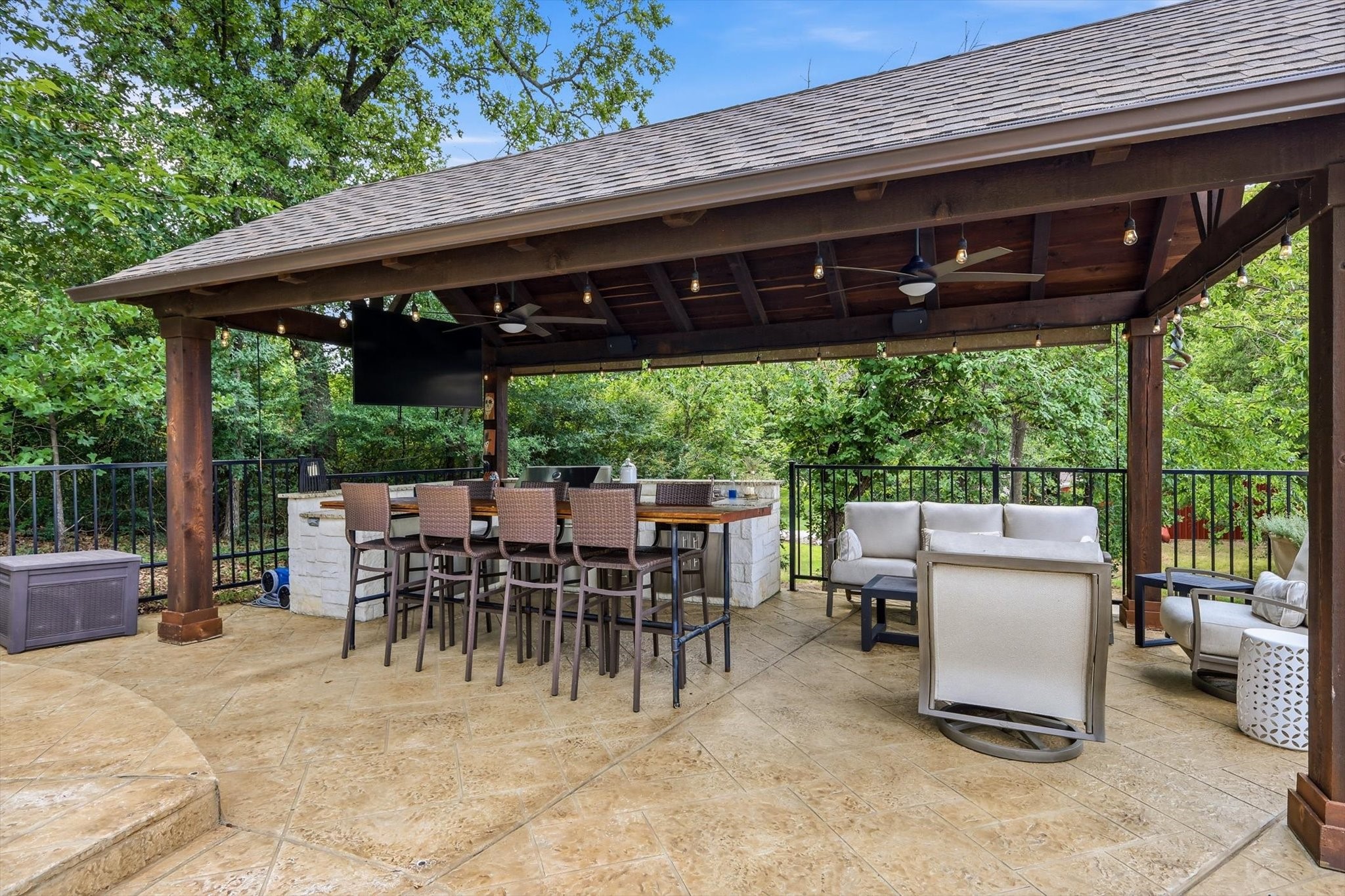 8001 Tudor Lane