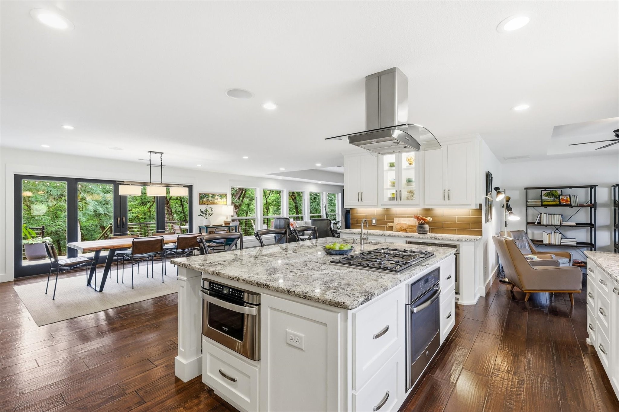 8001 Tudor Lane