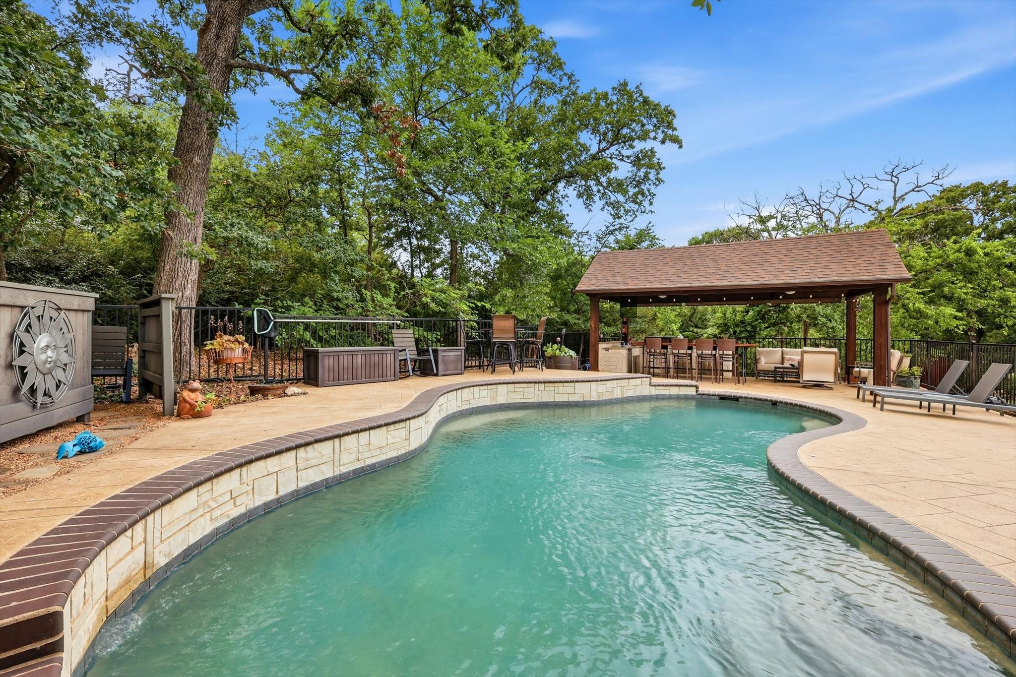 8001 Tudor Lane