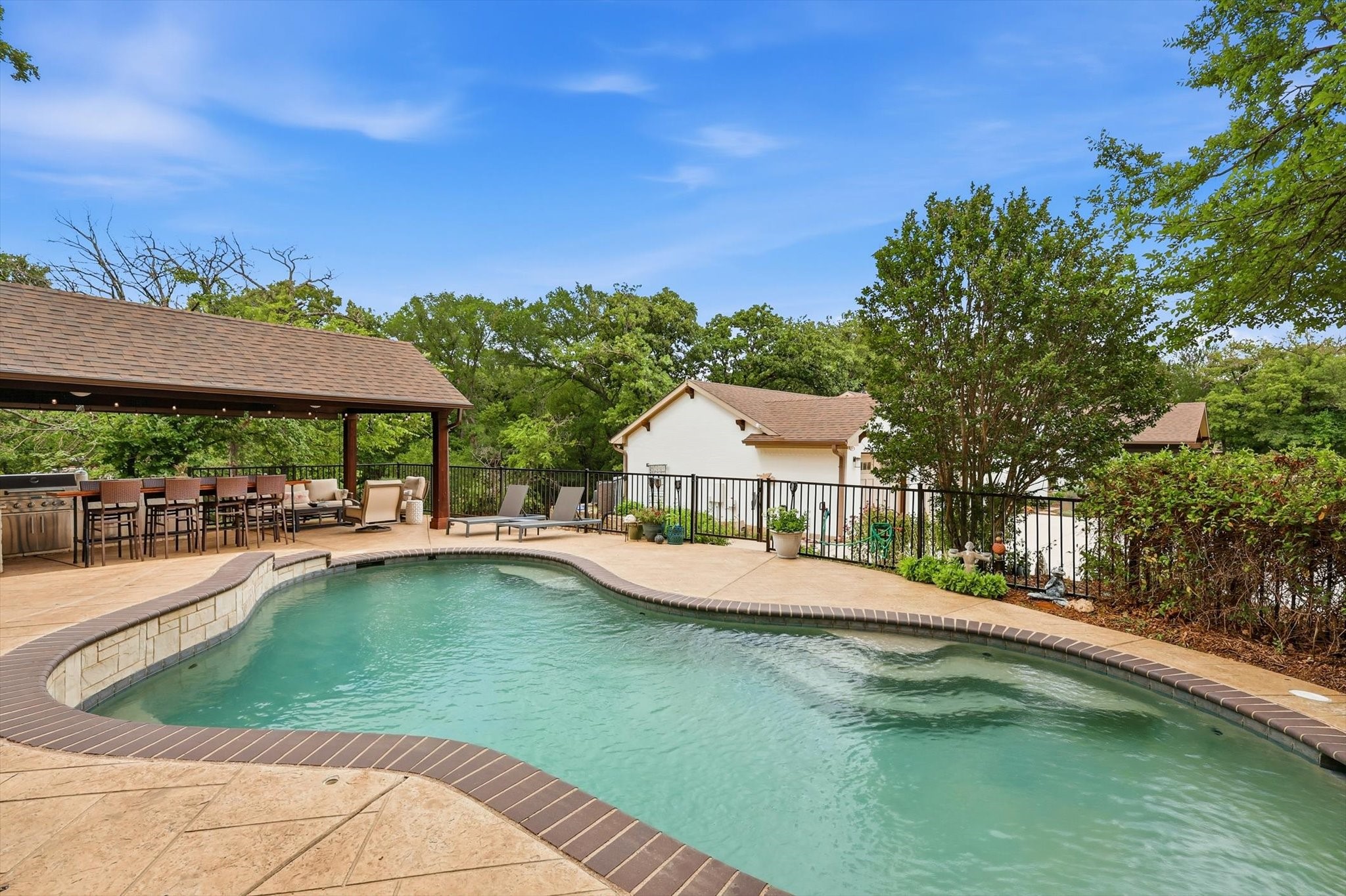 8001 Tudor Lane