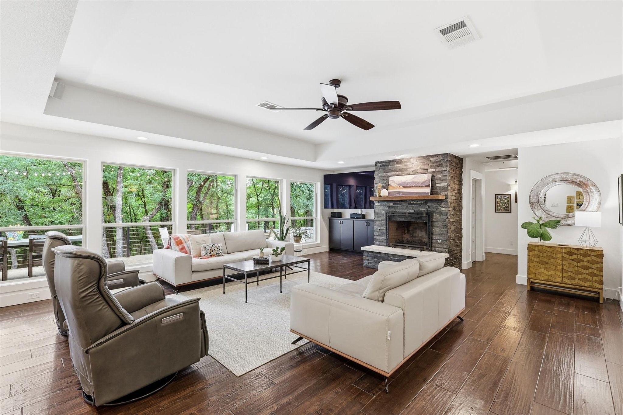8001 Tudor Lane