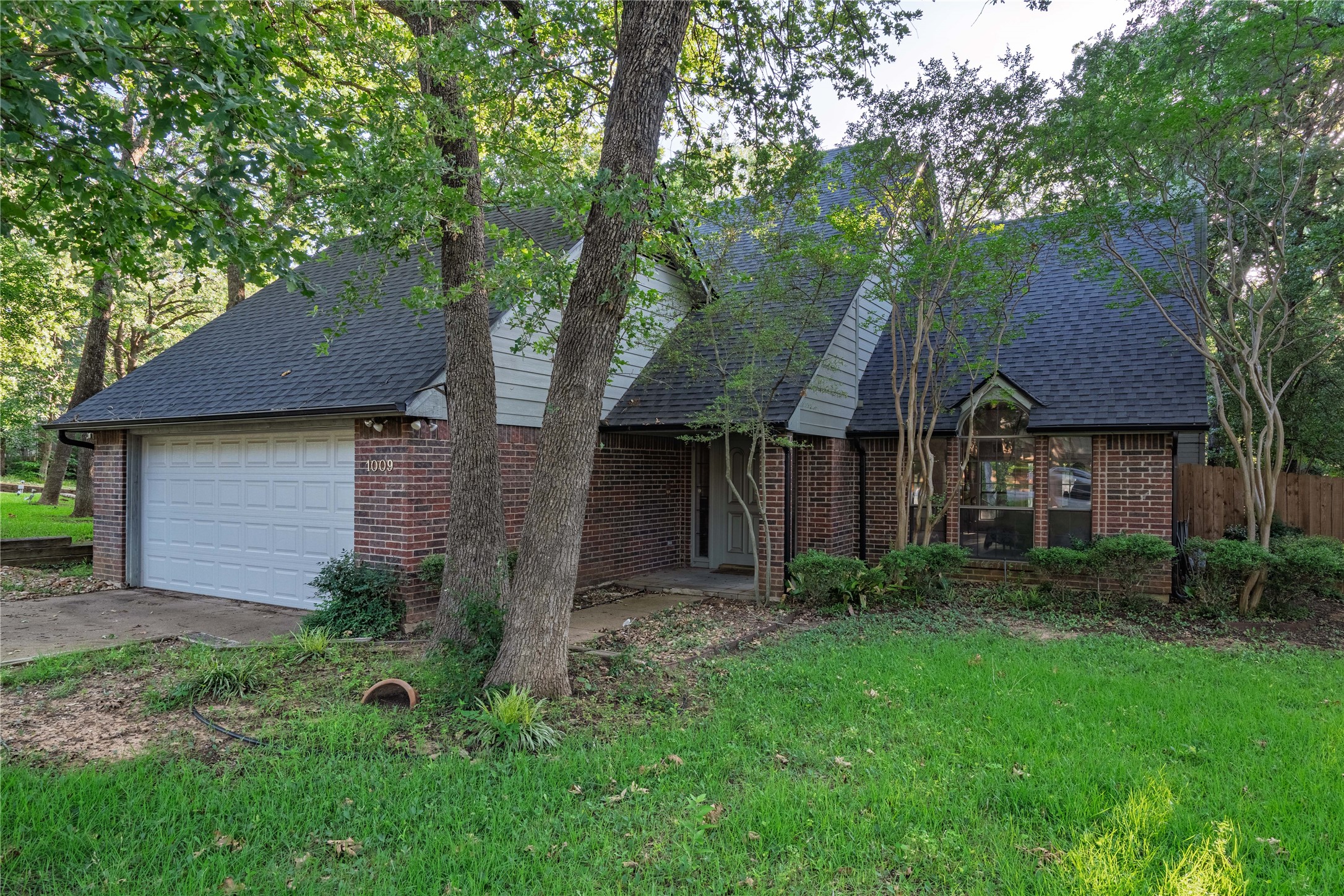 1009 W Winding Creek Drive