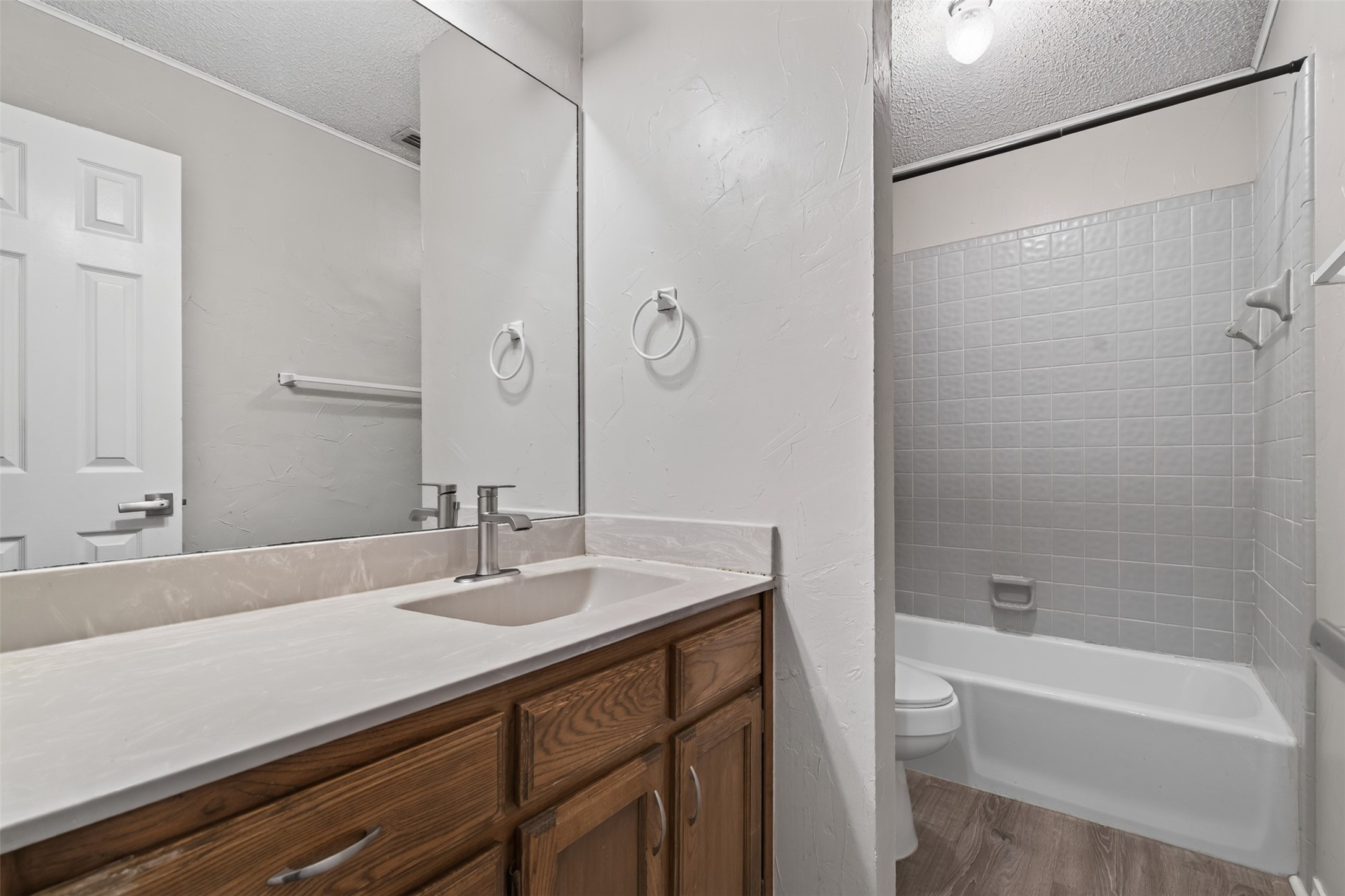 1009 W Winding Creek Drive