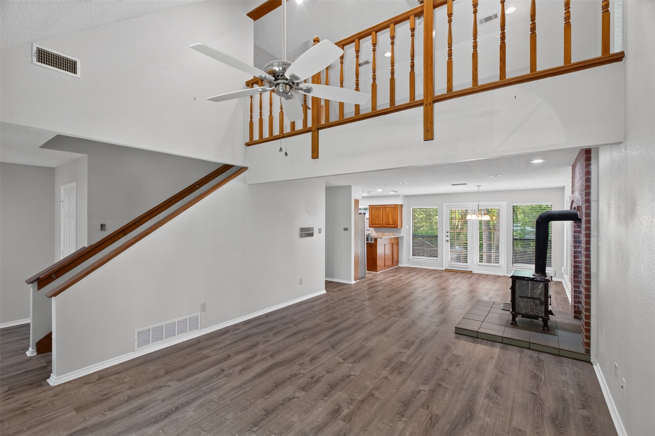 1009 W Winding Creek Drive