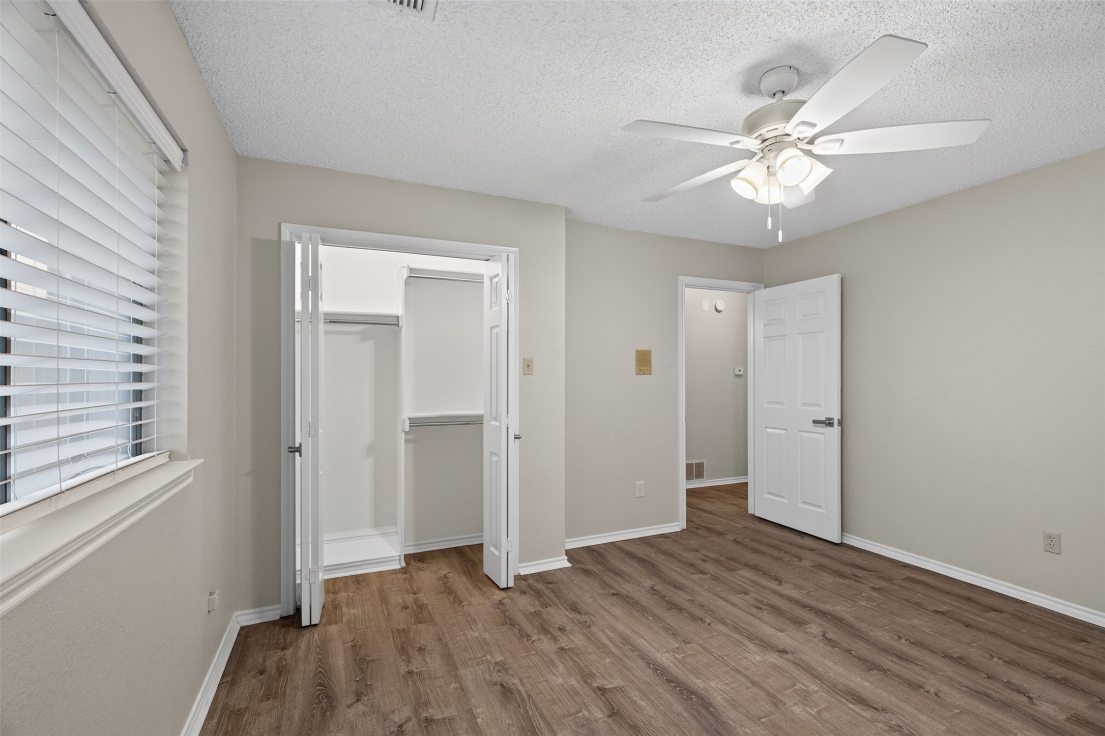 1009 W Winding Creek Drive