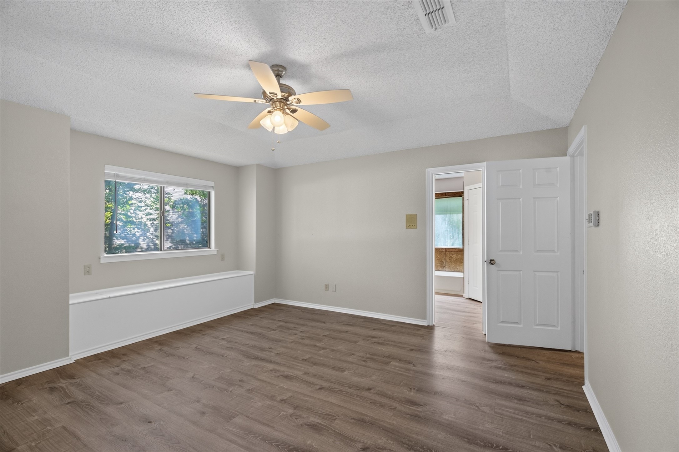 1009 W Winding Creek Drive