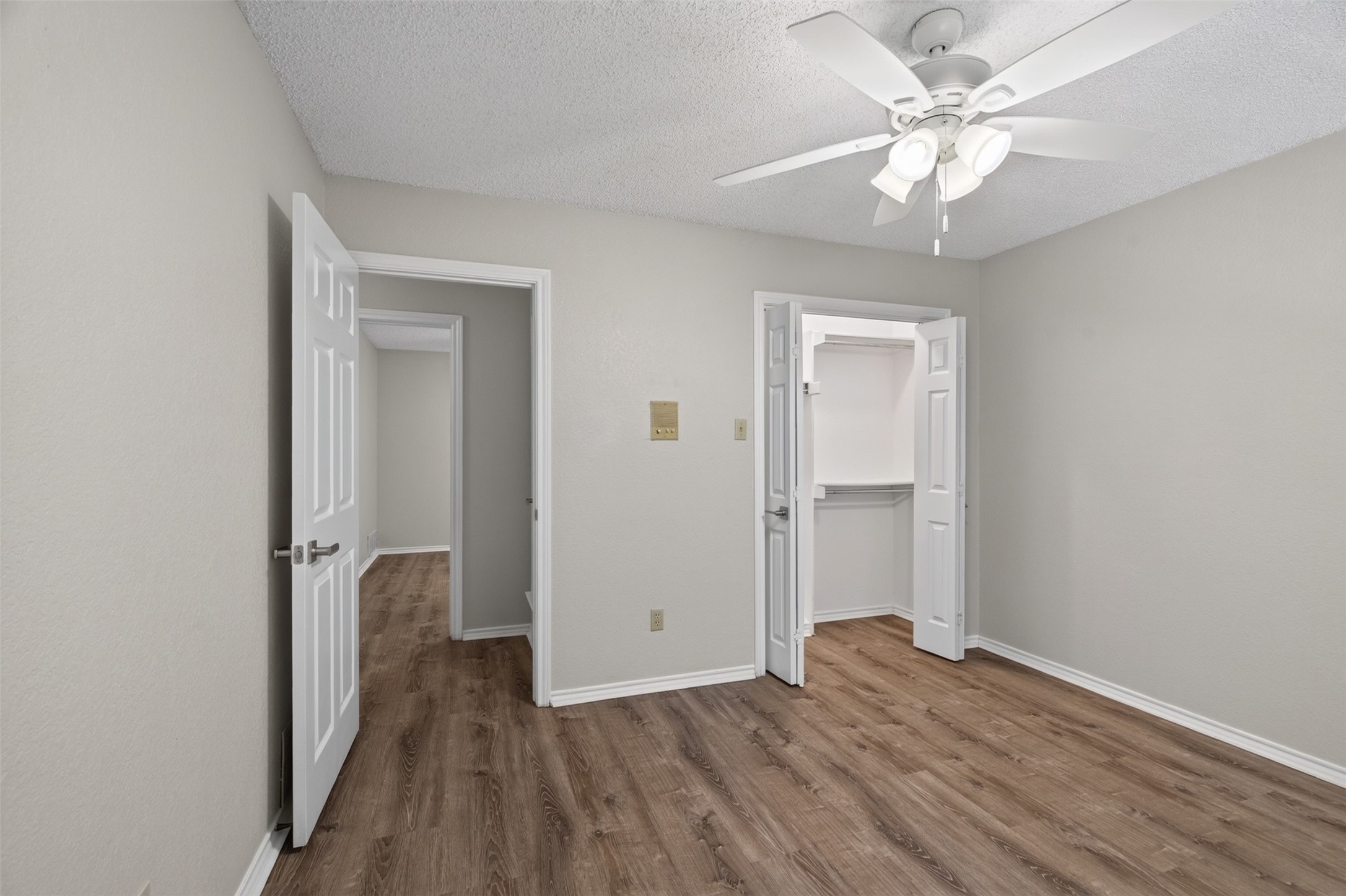 1009 W Winding Creek Drive