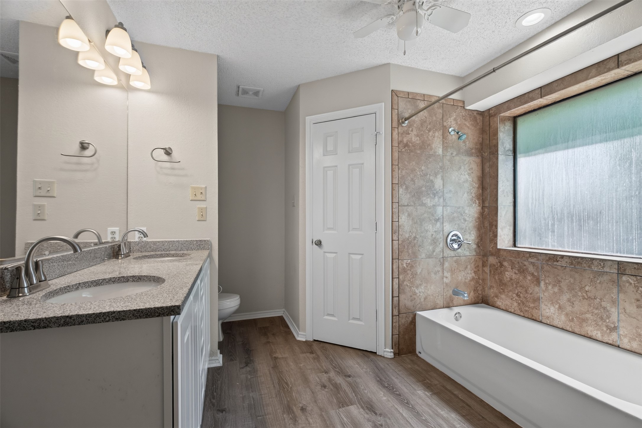 1009 W Winding Creek Drive