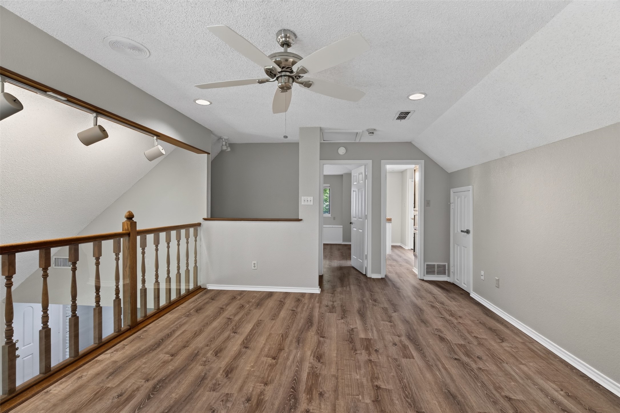 1009 W Winding Creek Drive