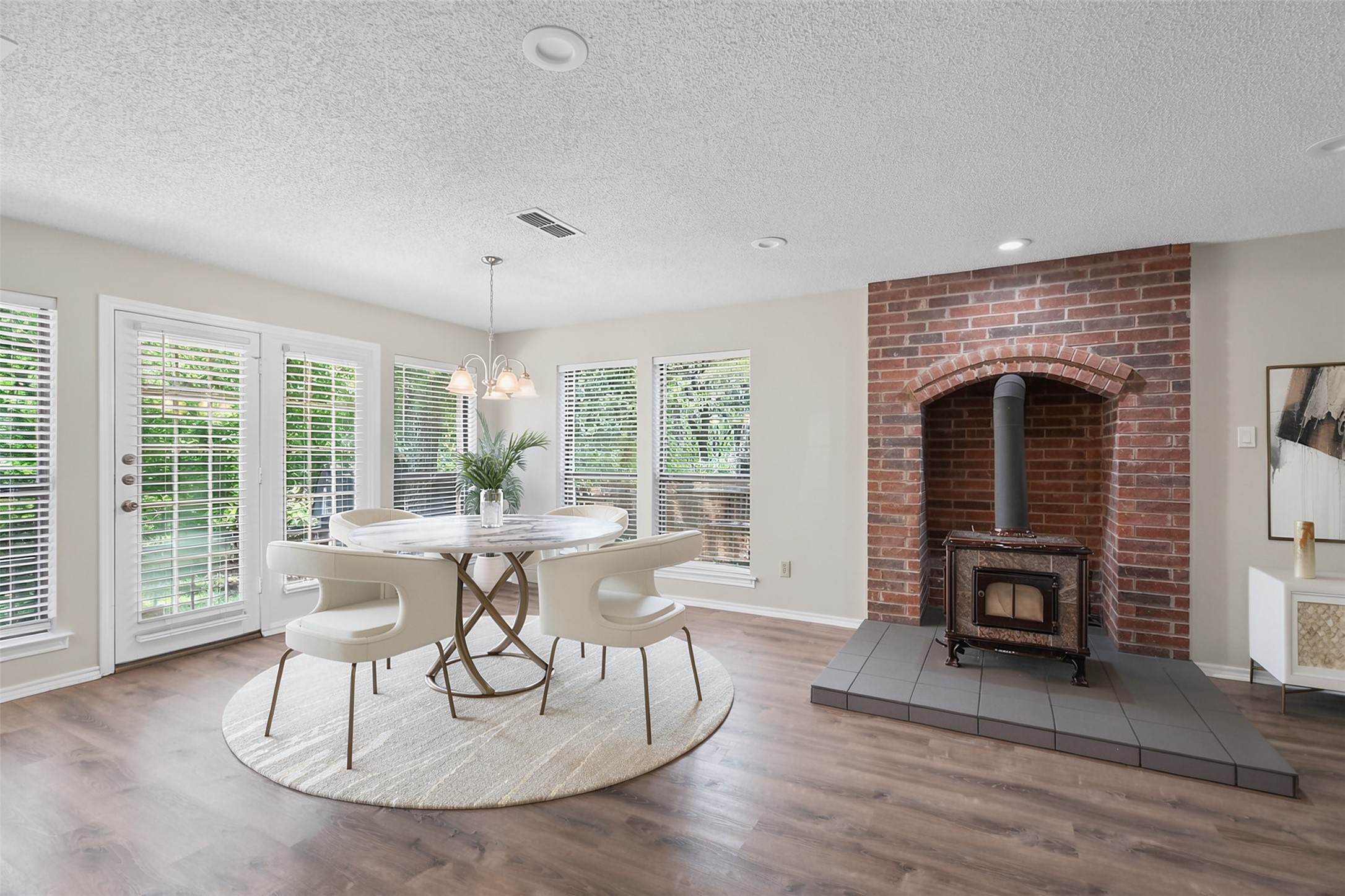 1009 W Winding Creek Drive