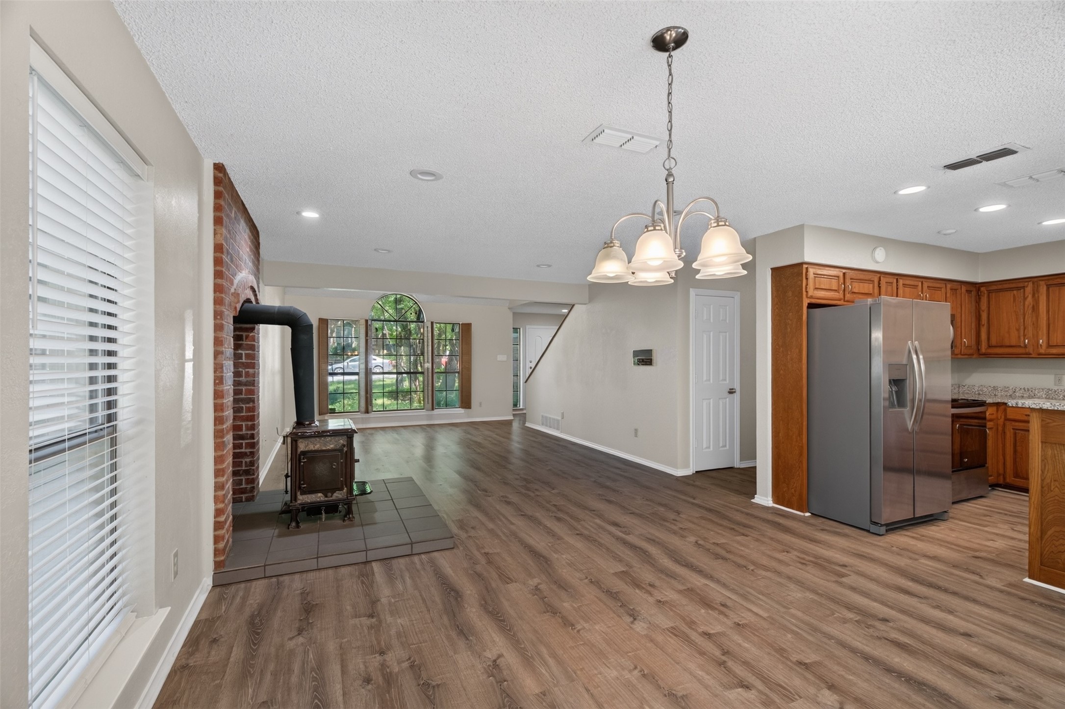 1009 W Winding Creek Drive