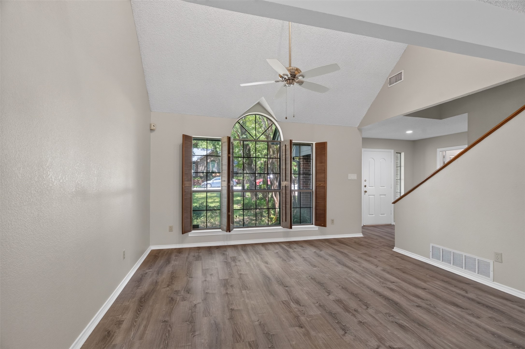 1009 W Winding Creek Drive
