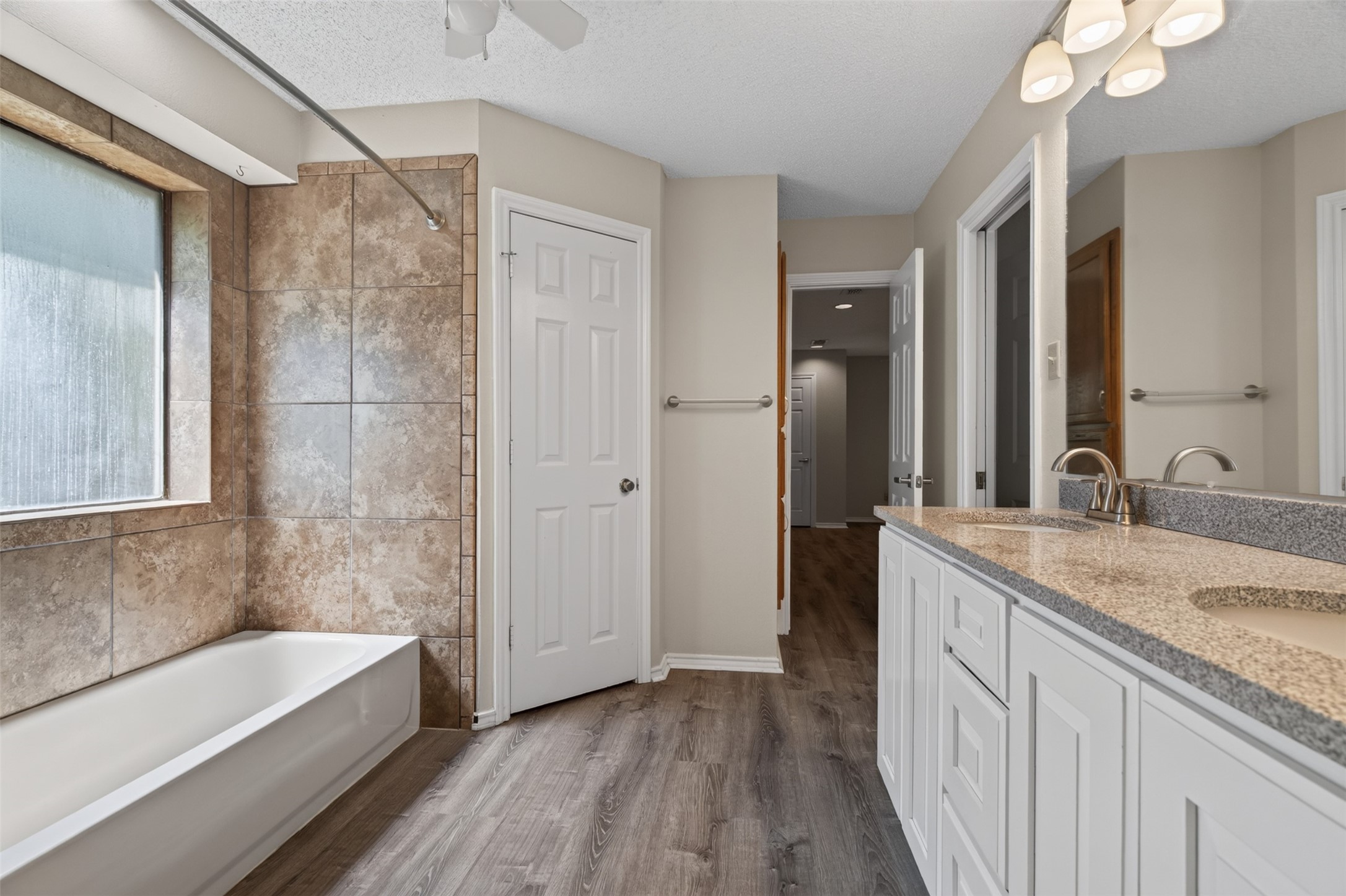 1009 W Winding Creek Drive