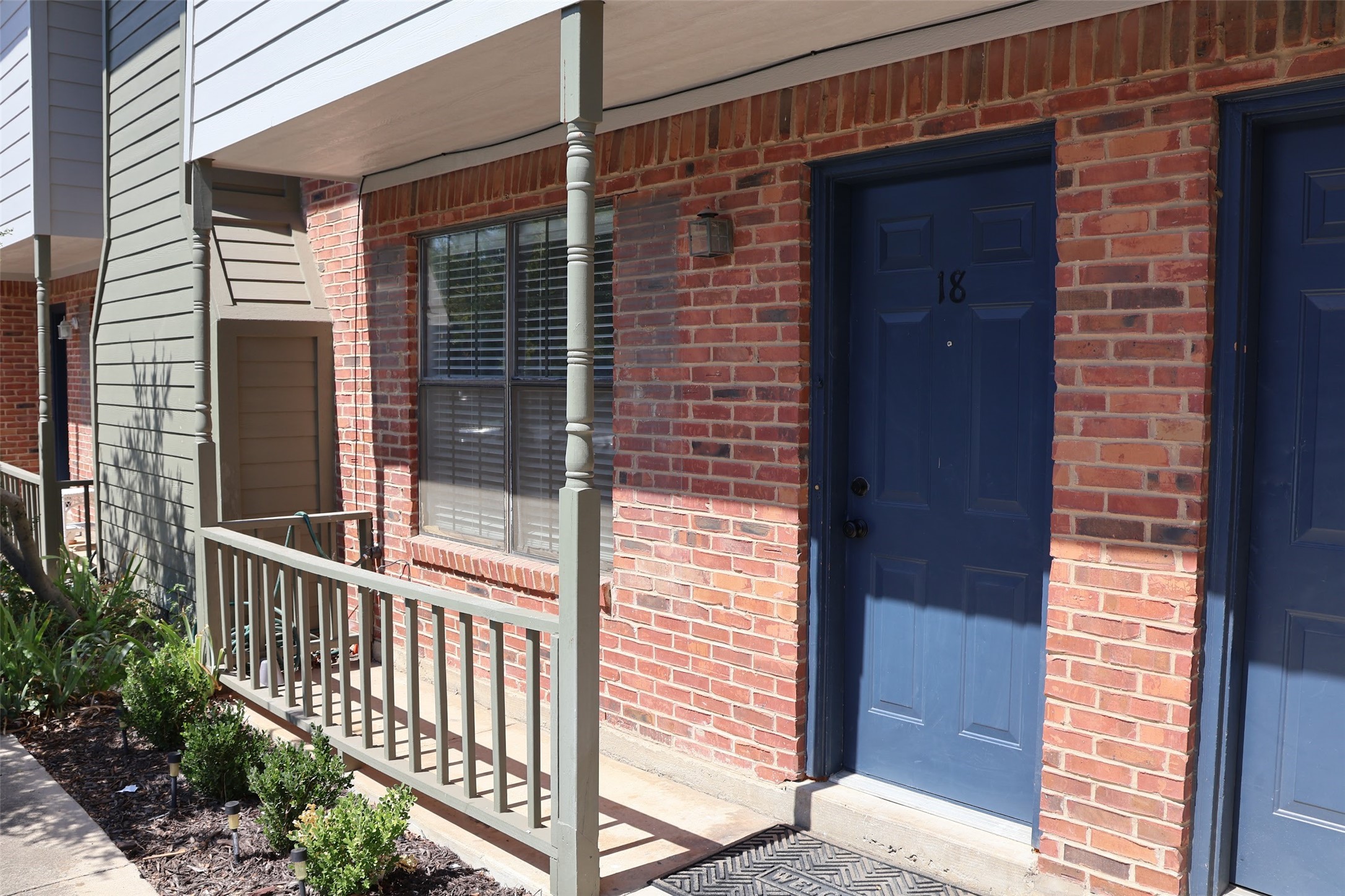 716 W Mulberry Street 18