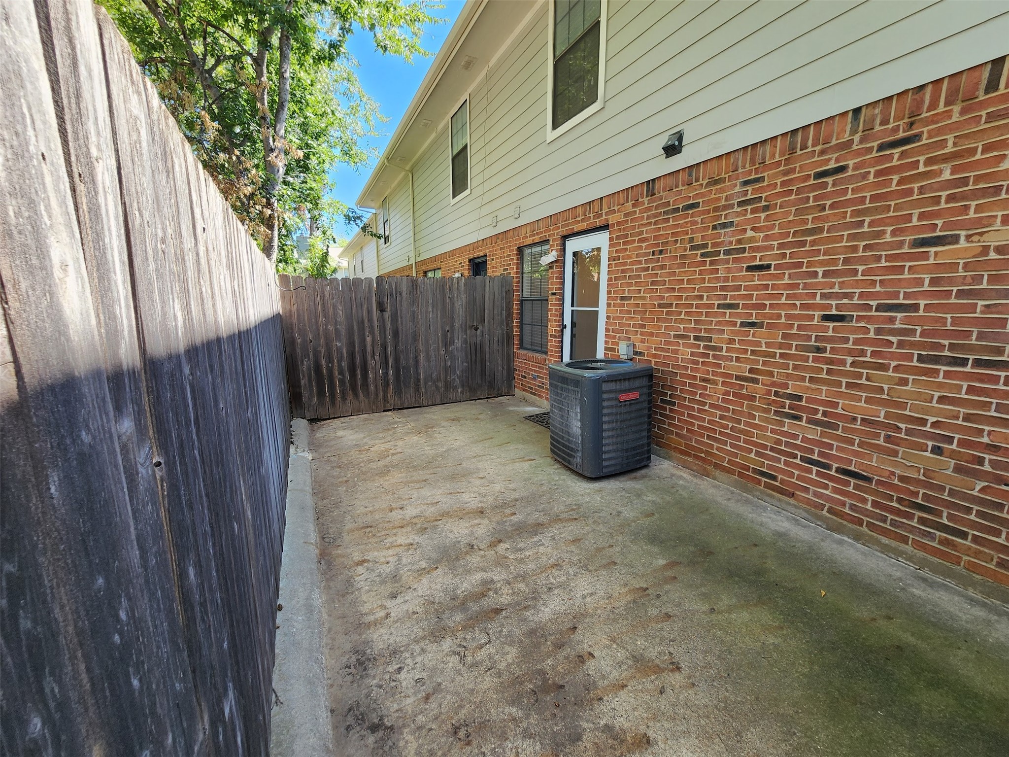 716 W Mulberry Street 18