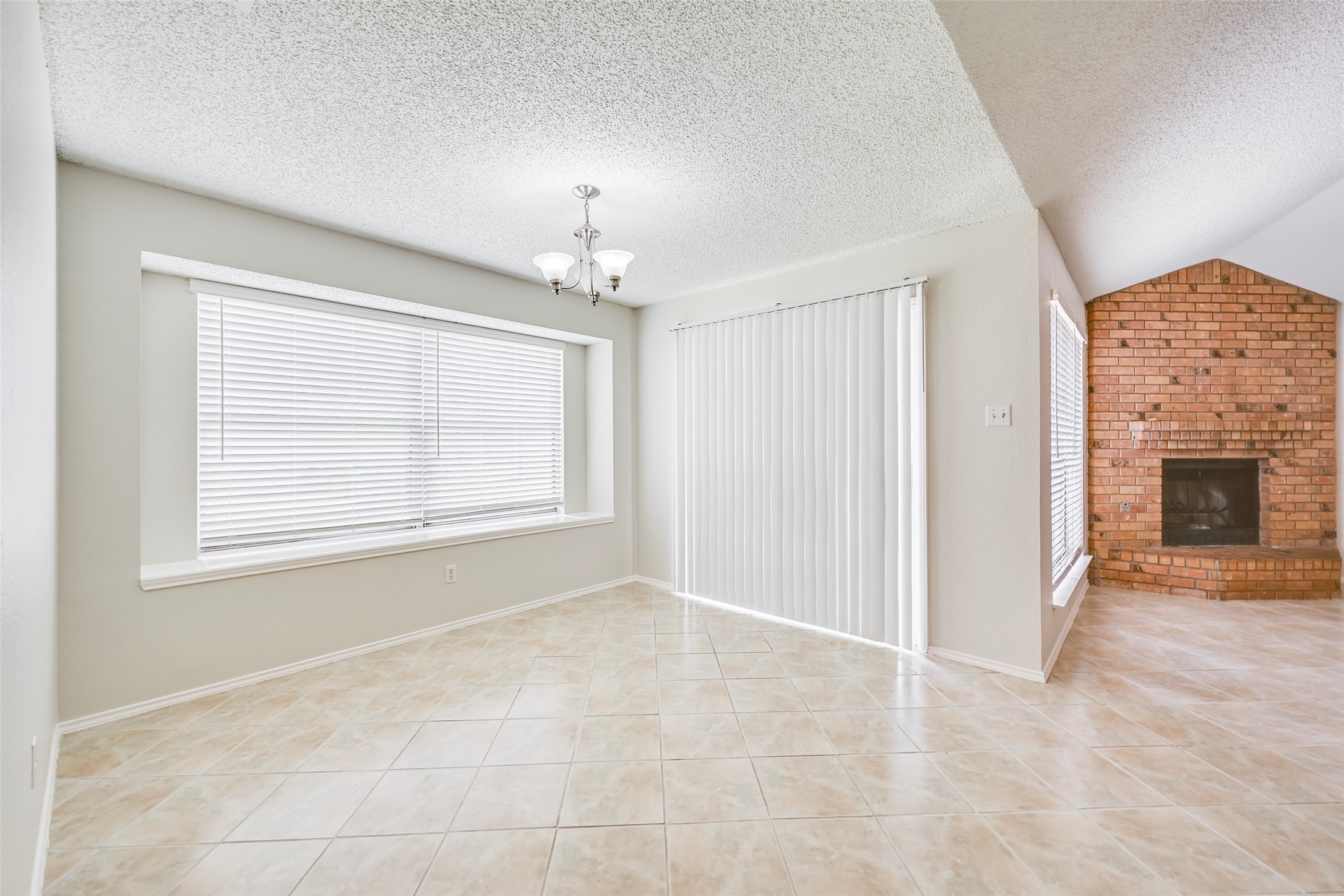 2822 White Oak Drive
