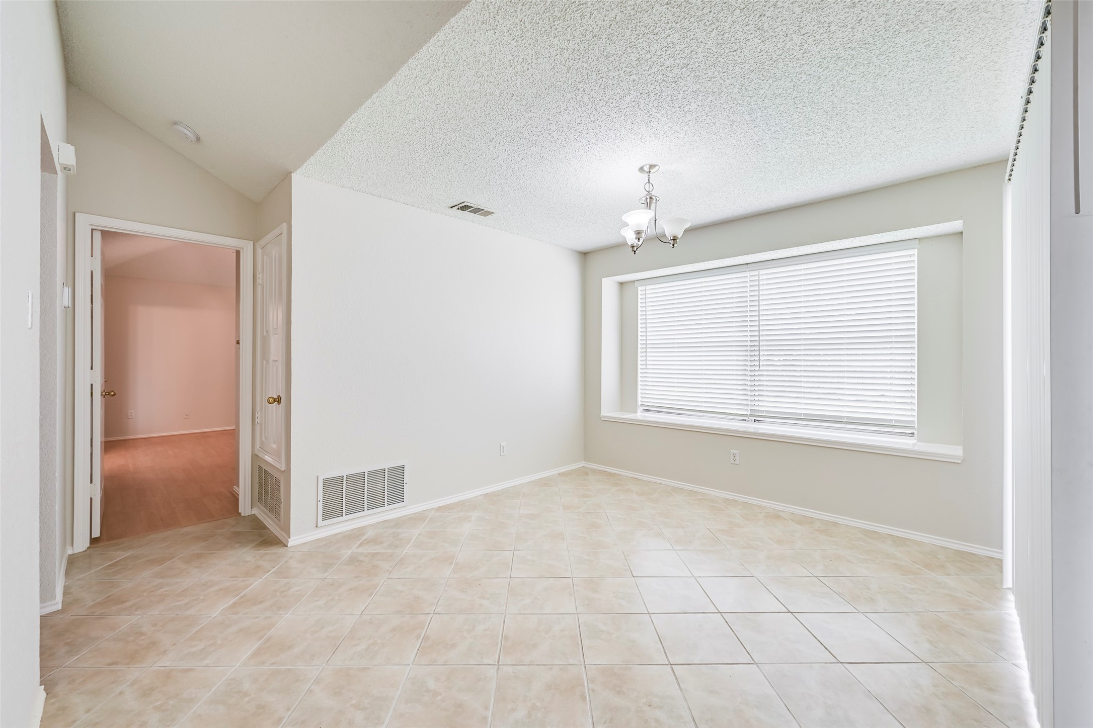 2822 White Oak Drive