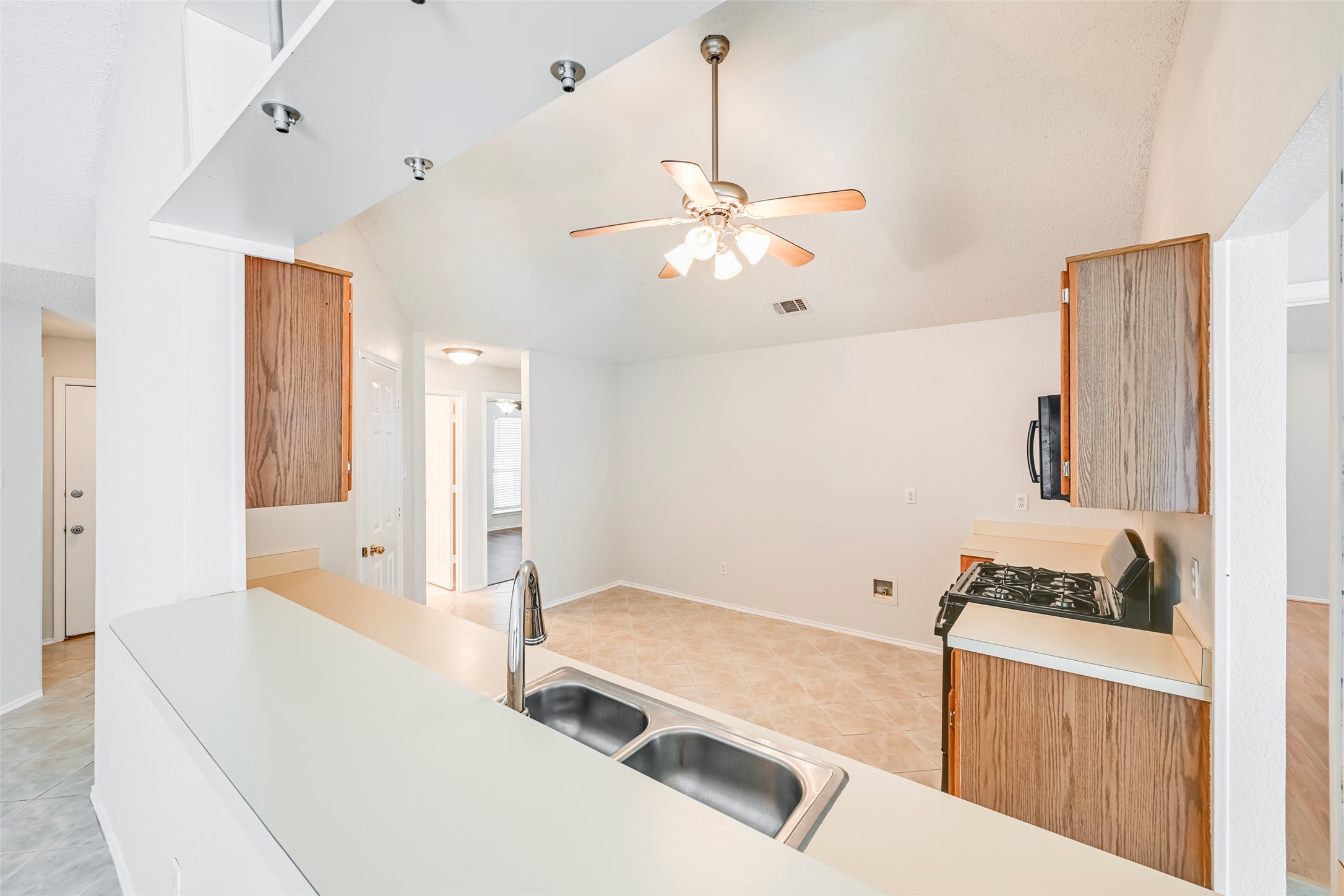 2822 White Oak Drive