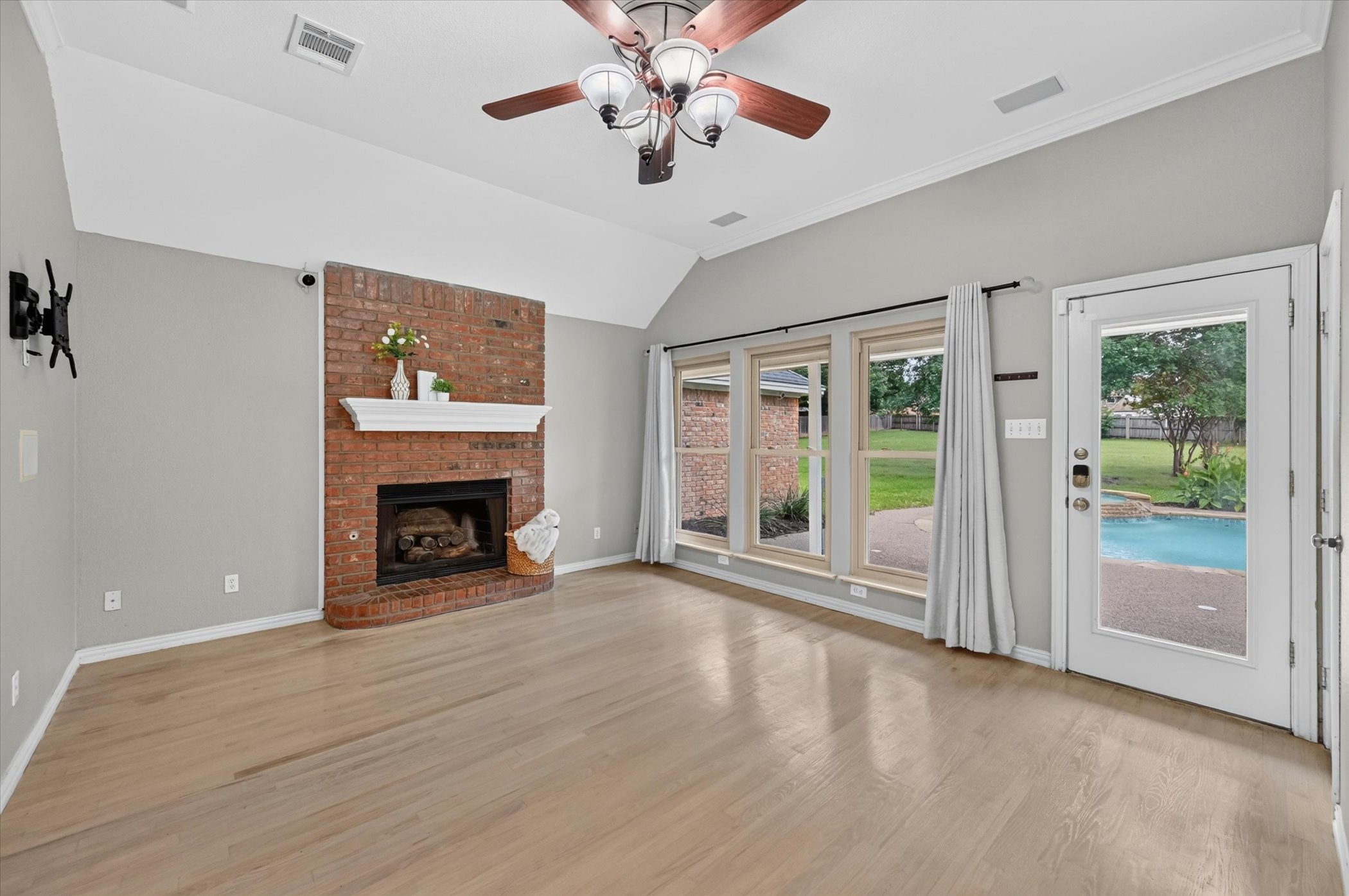 909 San Saba Drive