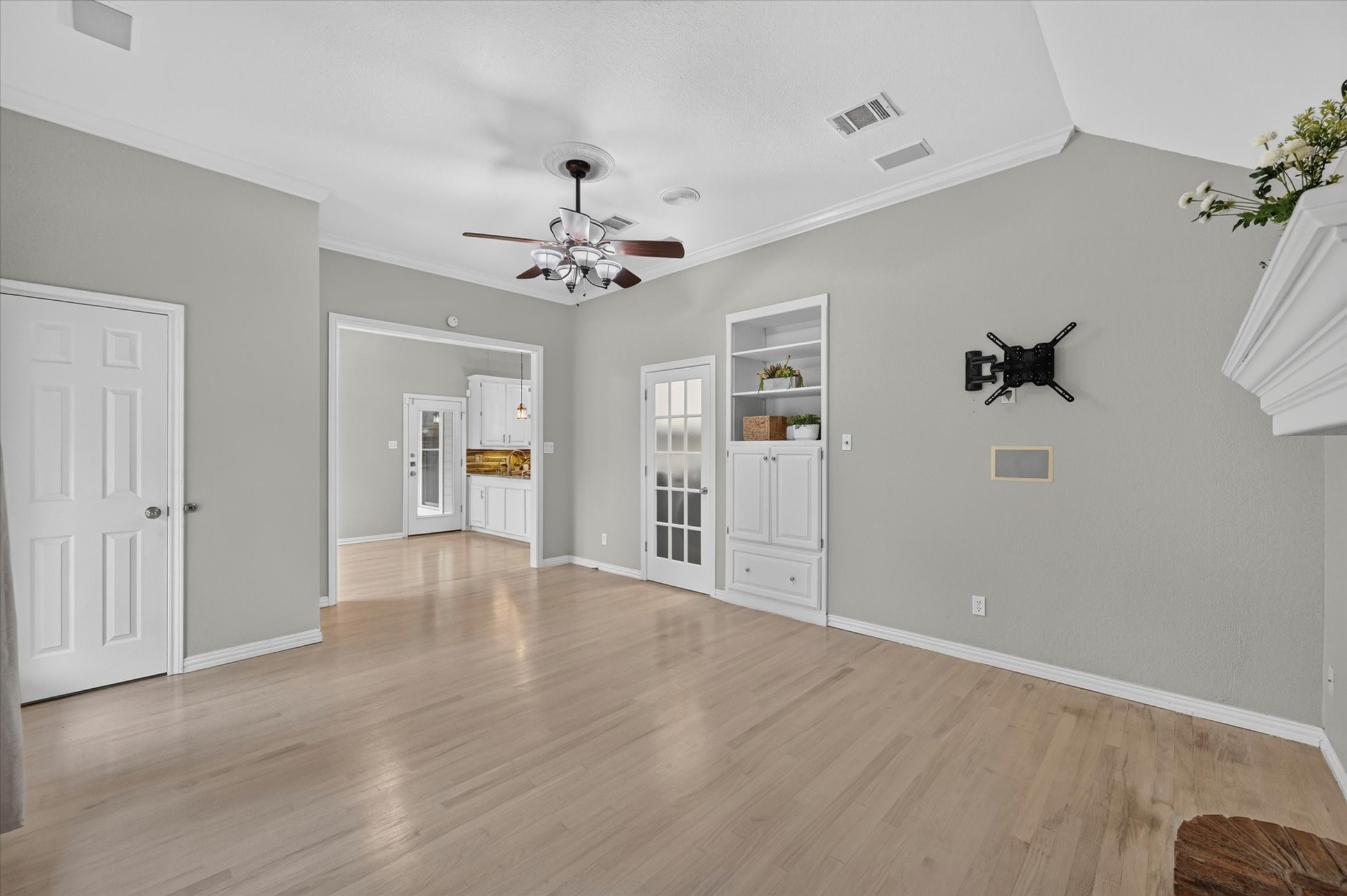 909 San Saba Drive