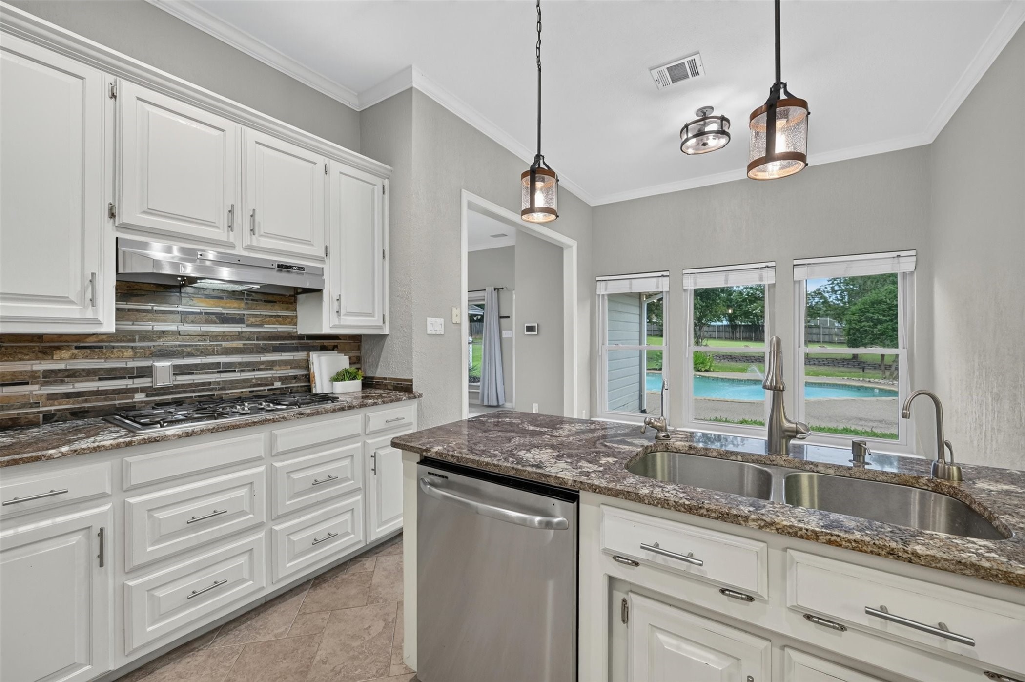 909 San Saba Drive