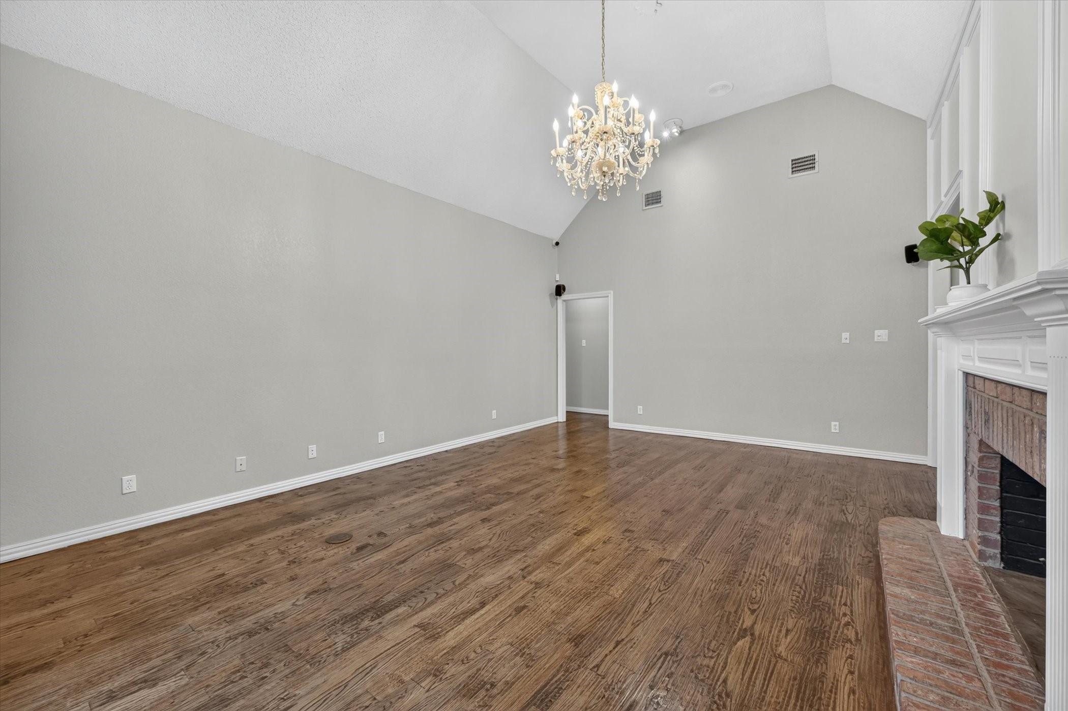 909 San Saba Drive
