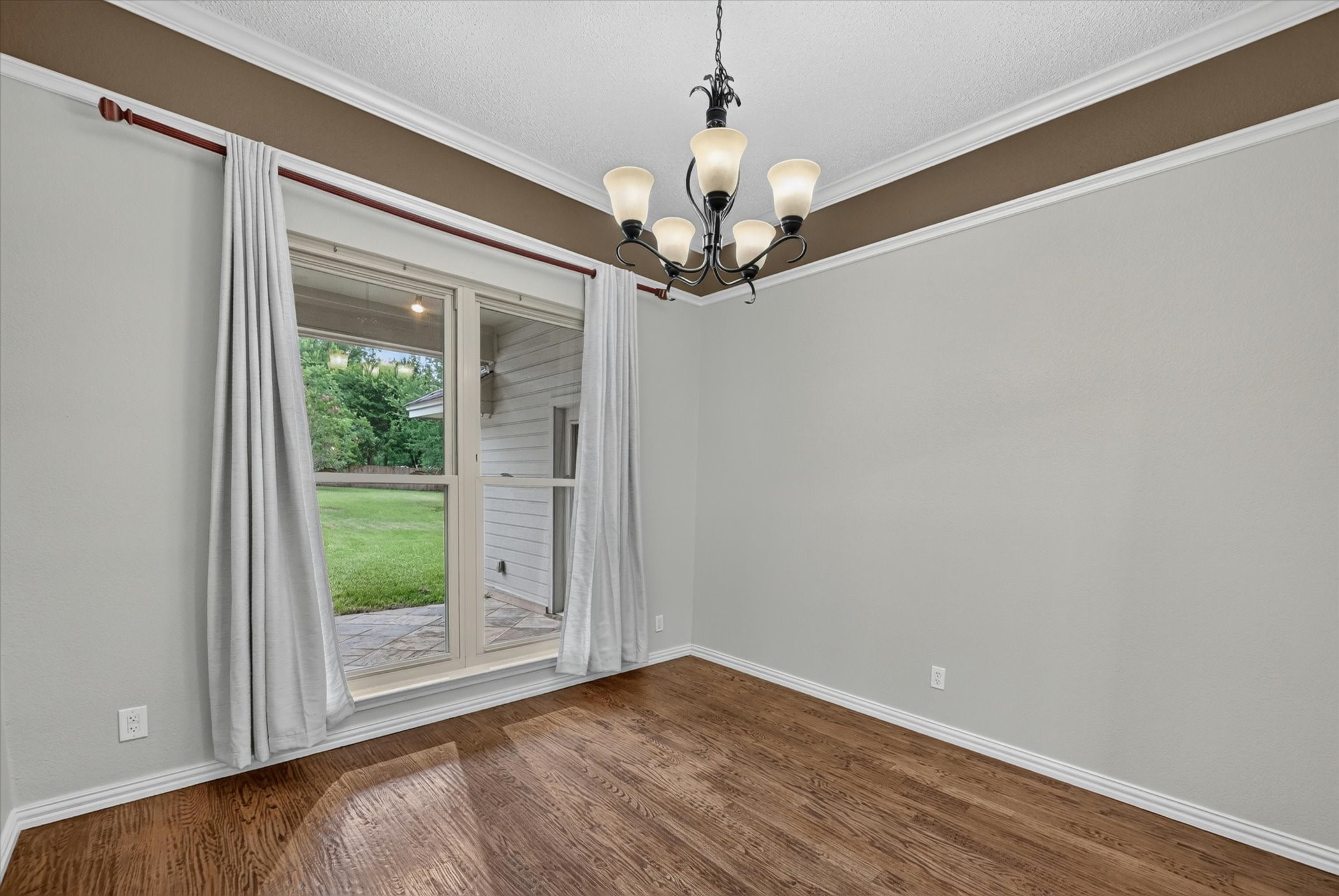909 San Saba Drive