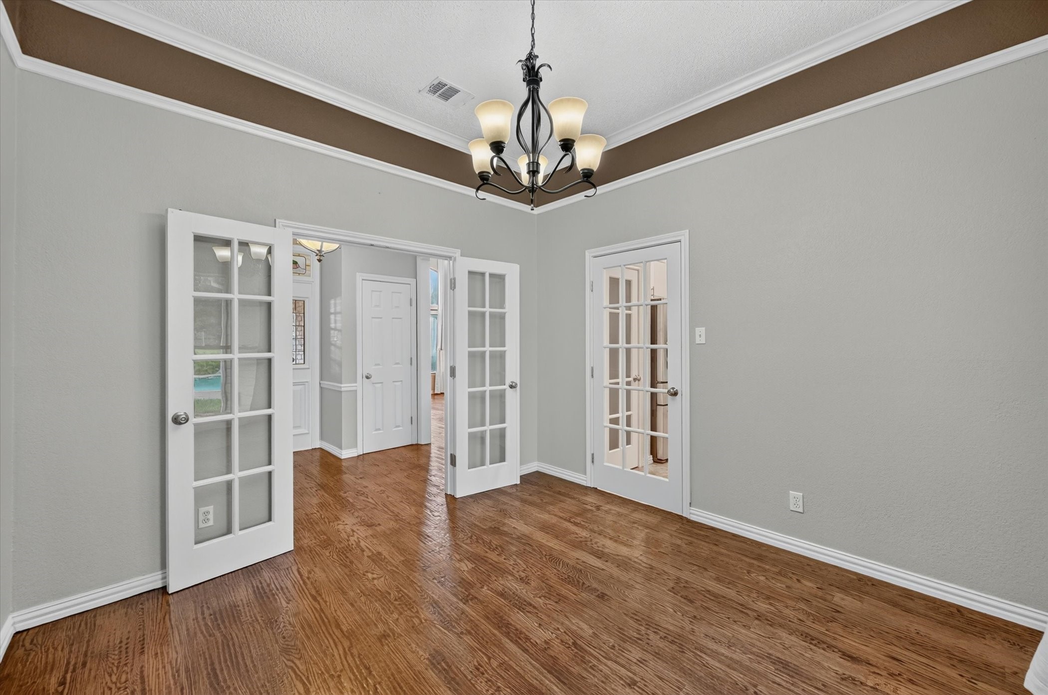 909 San Saba Drive