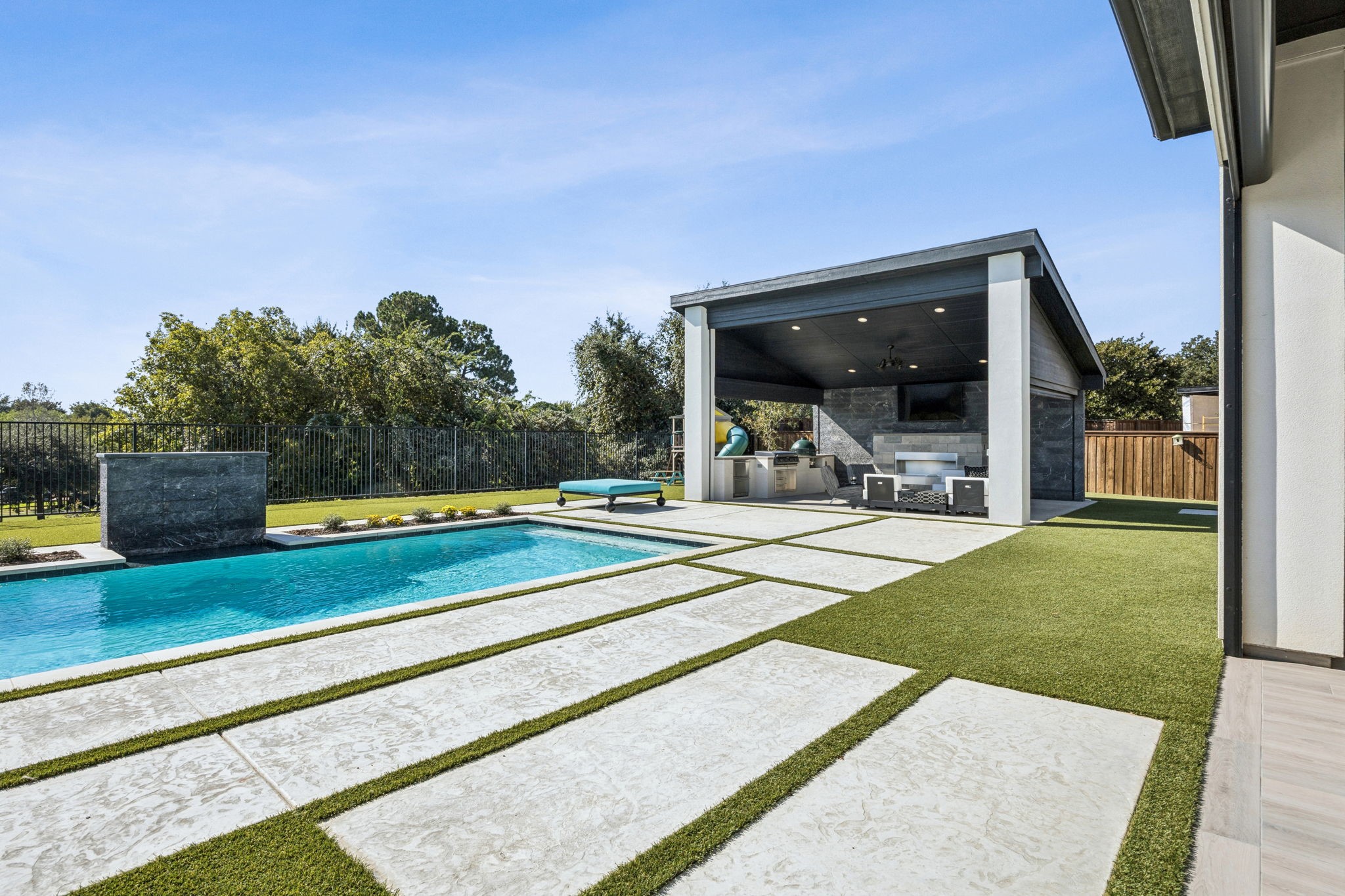 5215 Windsor Lane