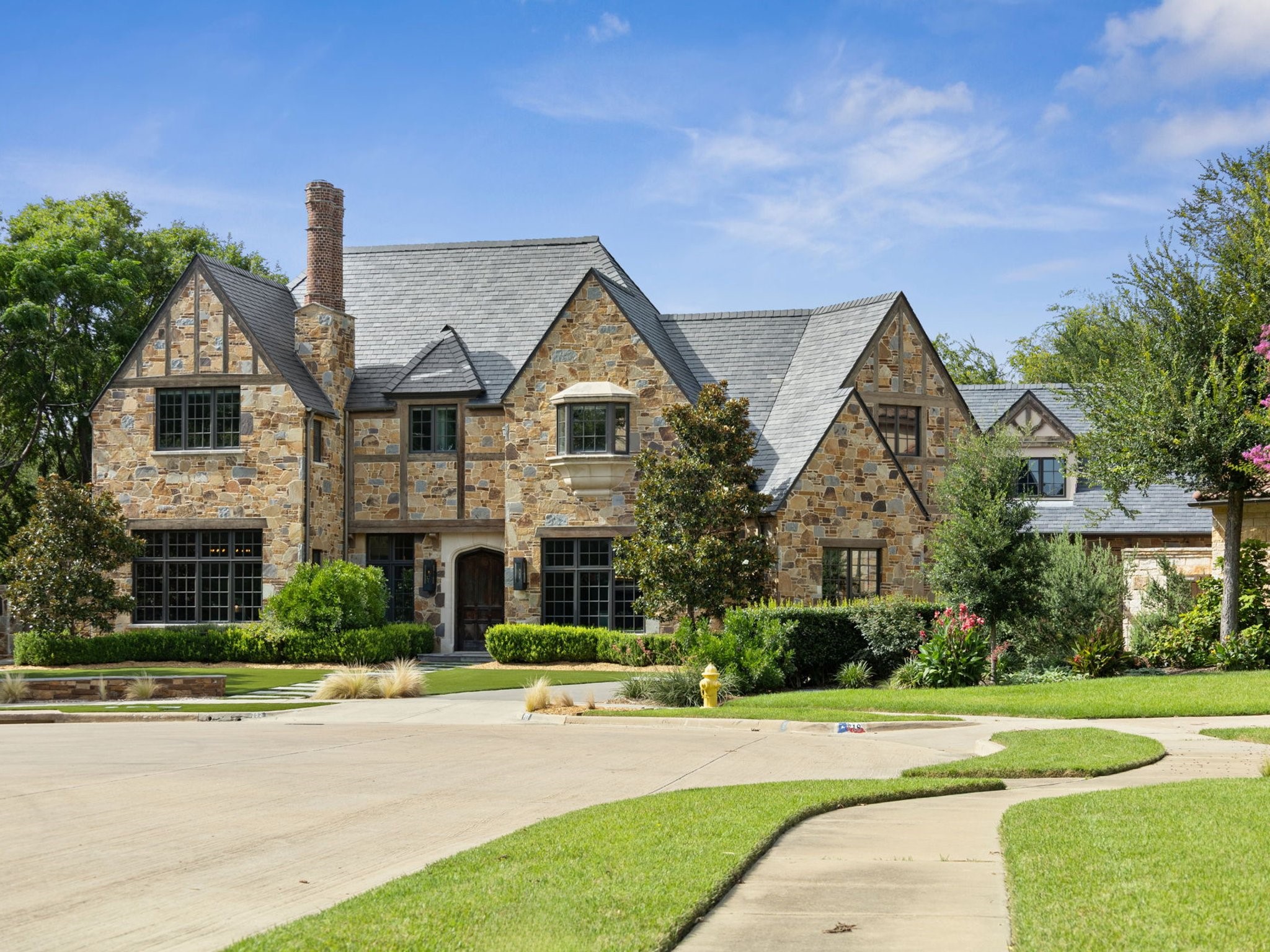 722 Inglenook Court