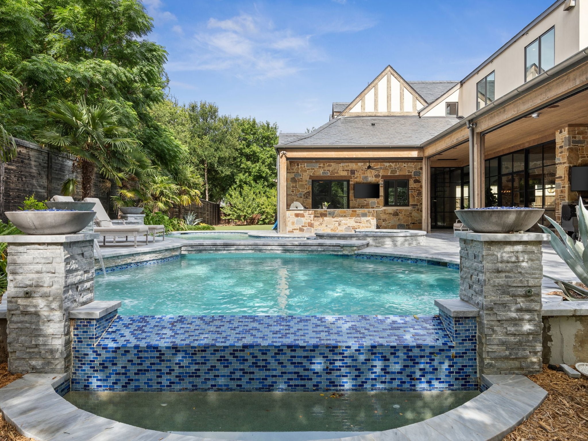 722 Inglenook Court