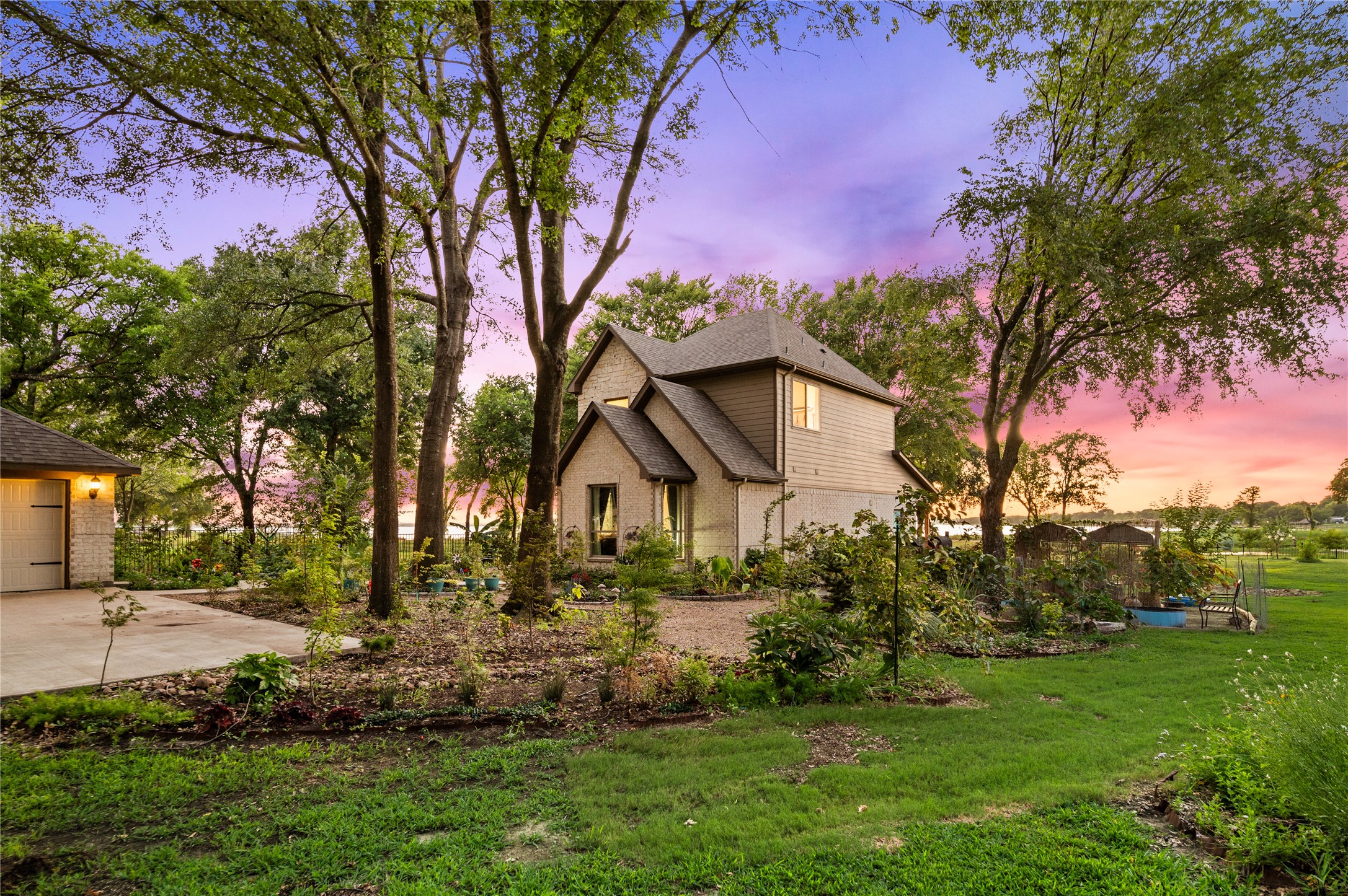 1518 Shoreline Drive