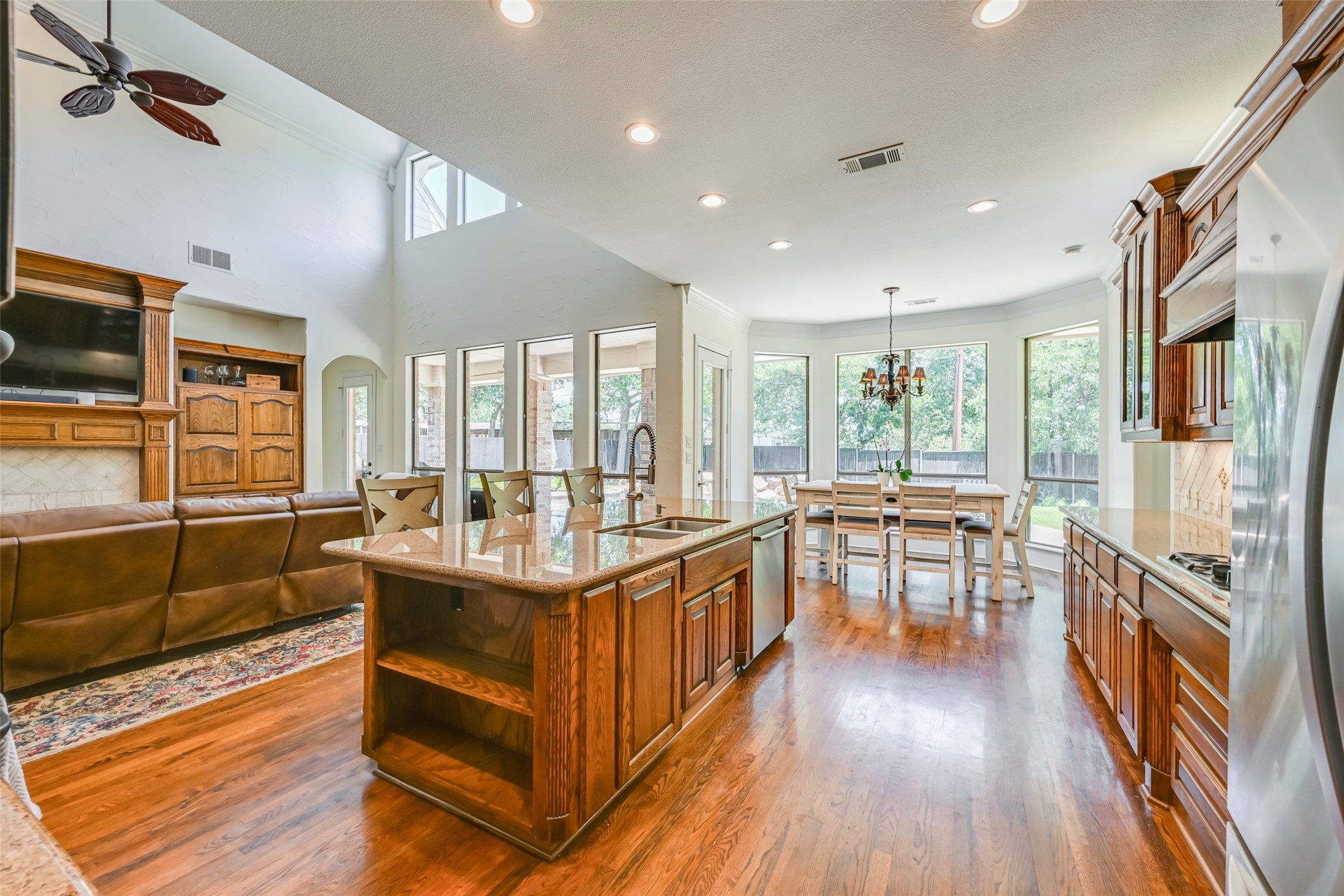 1409 Crimson Glory Court