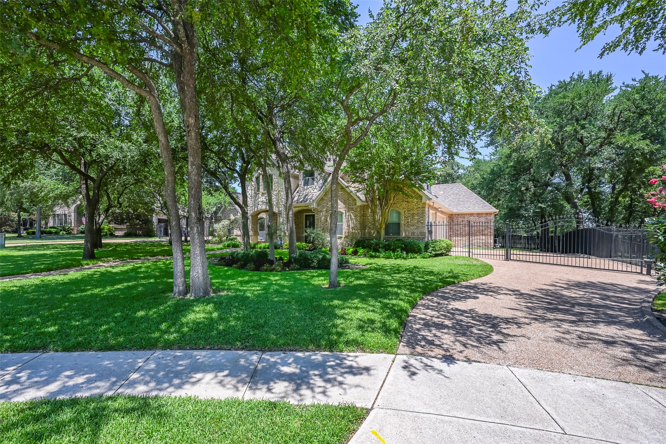 1409 Crimson Glory Court