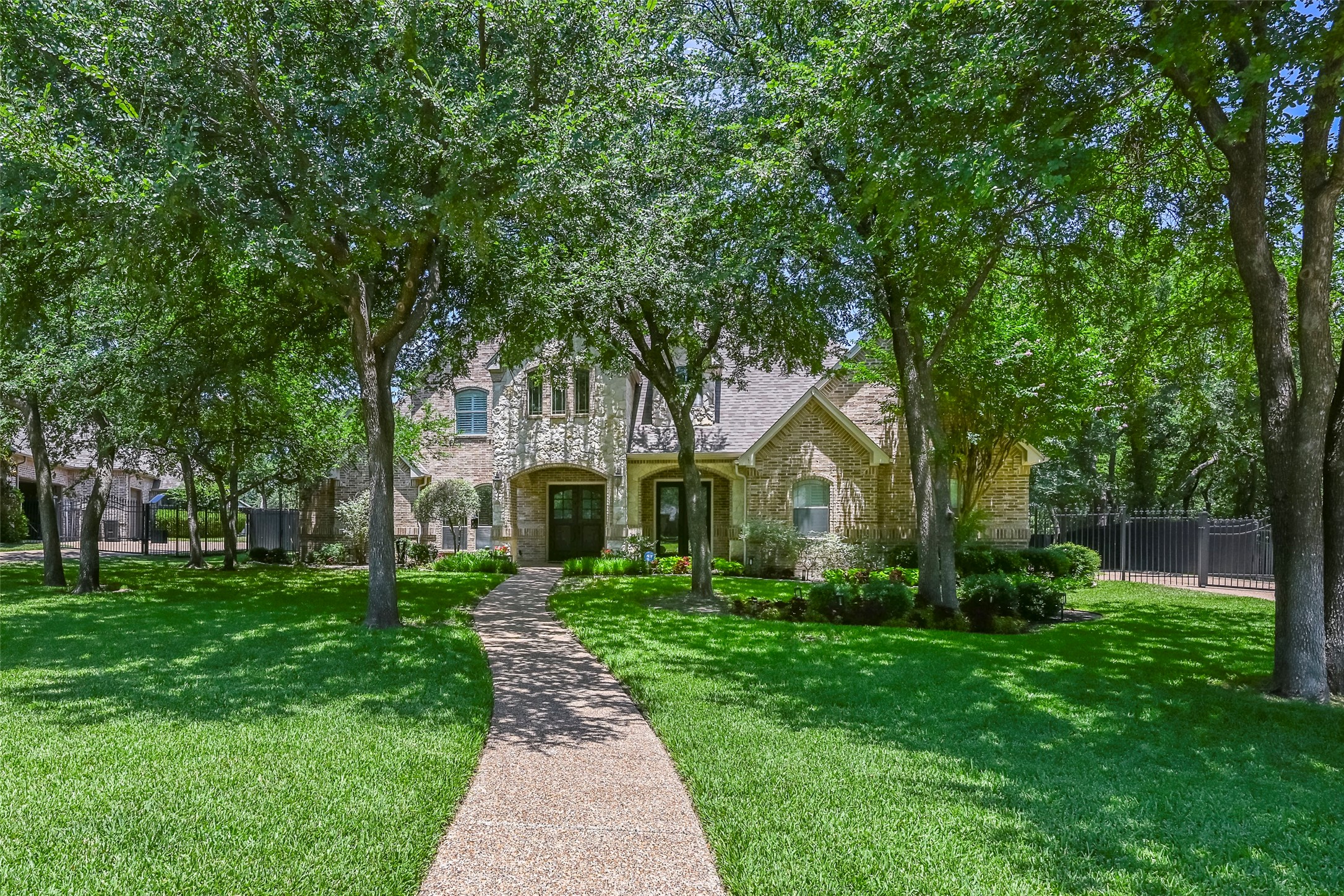 1409 Crimson Glory Court