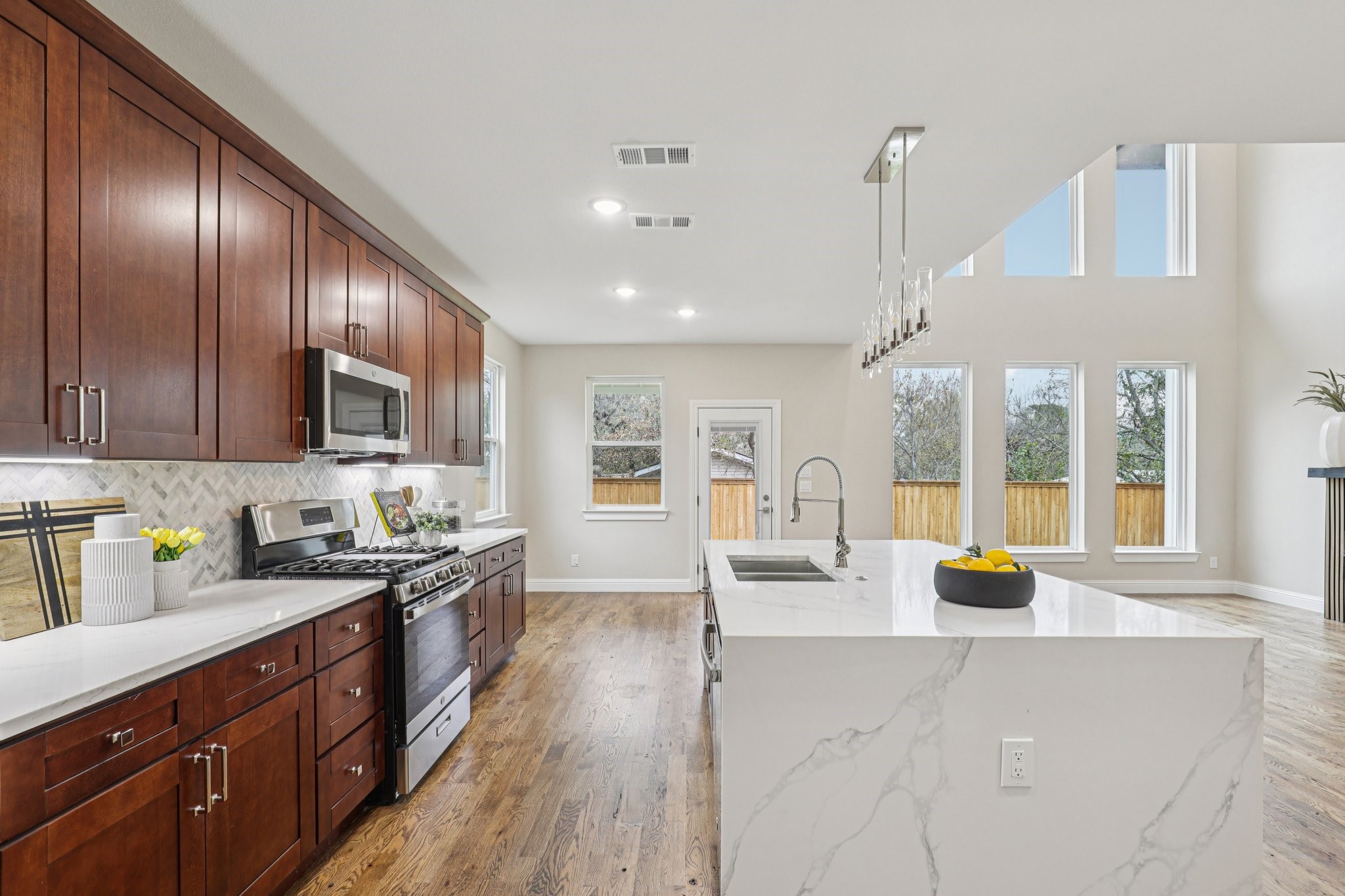 1713 Highland Drive W