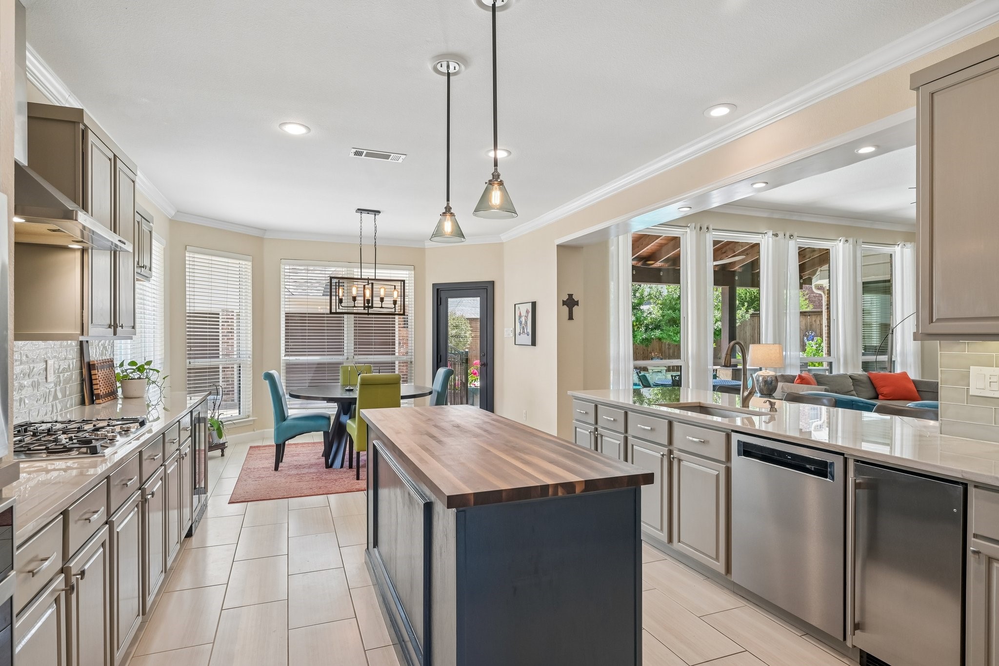 1810 Windsong Circle