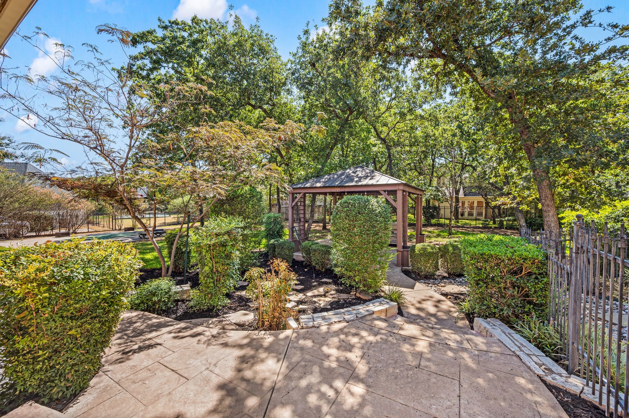 533 Round Hollow Lane