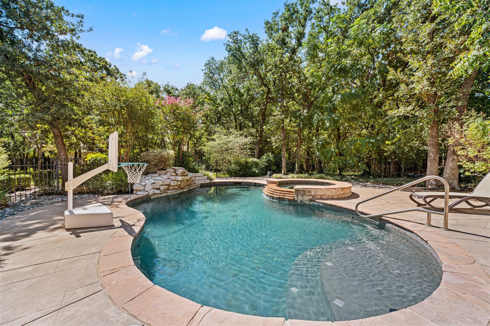 533 Round Hollow Lane