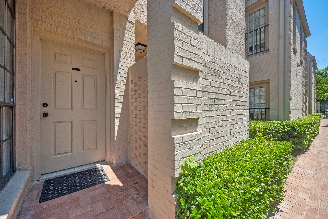 4229 Cole Avenue Unit: 117