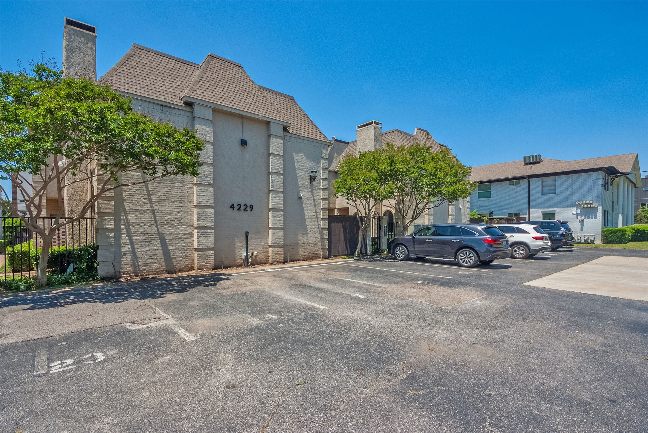4229 Cole Avenue Unit: 117