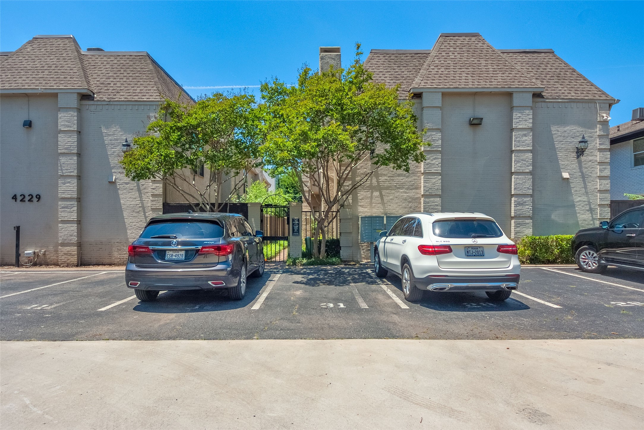 4229 Cole Avenue Unit: 117